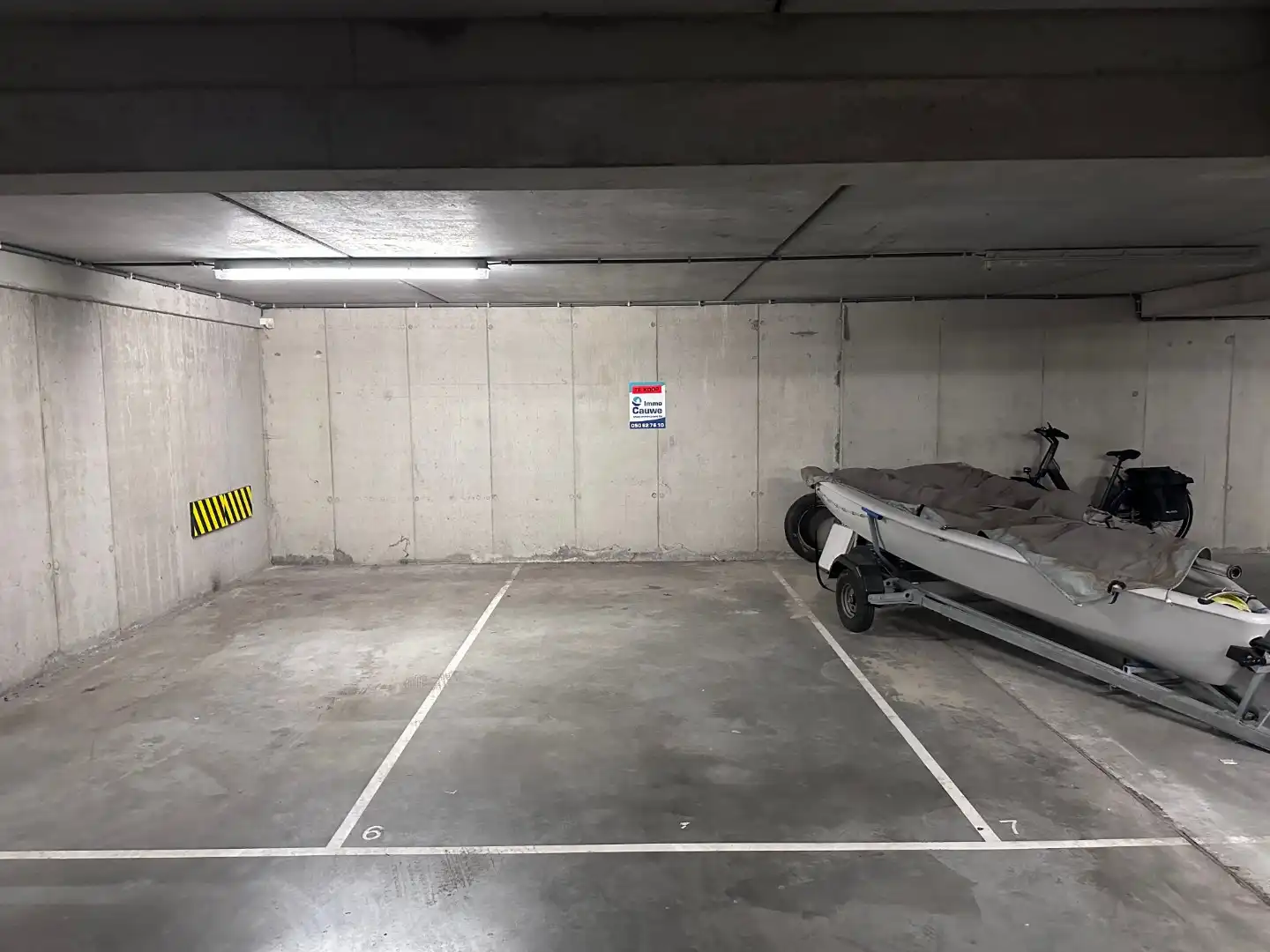 Centraal gelegen autostaanplaats, nabij Lippenslaan - Zegemeer. Gelegen op niveau -1 foto 2