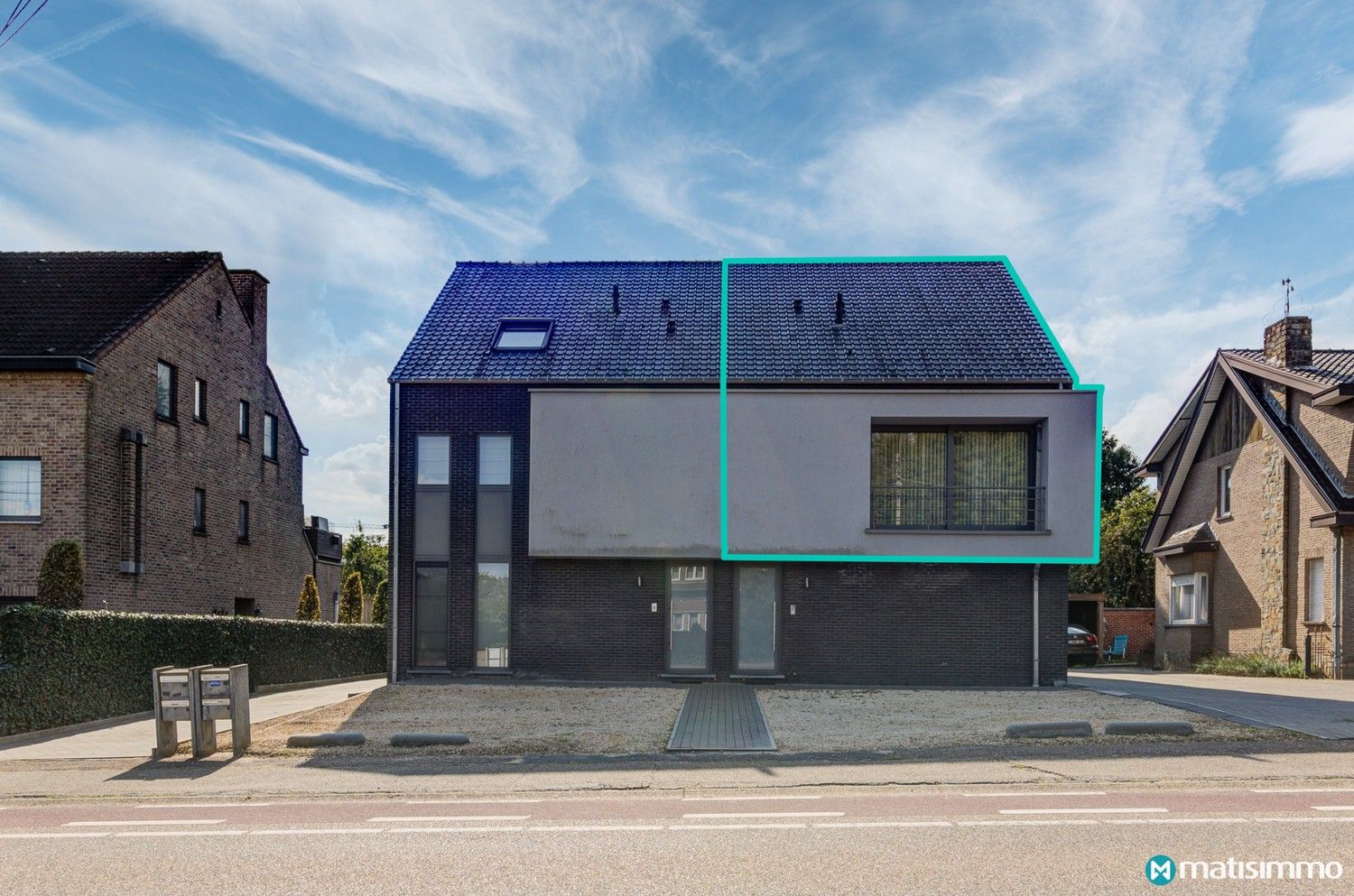 DUPLEXAPPARTEMENT MET 2 SLAAPKAMERS, 2 PARKEERPLAATSEN EN ZONNEPANELEN TE GROTE-SPOUWEN foto {{pictureIndex}}