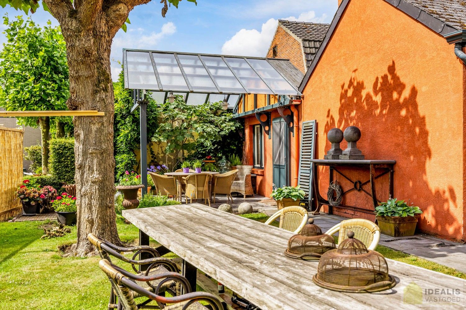 RUIME, CHARMANTE EN INSTAPKLARE WONING IN HARTJE HAMONT! HEERLIJKE WOONKAMER VOORZIEN VAN PARKET EN MET HAARD, LICHTRIJKE KEUKEN MET DIRECTE TOEGANG TOT PRACHTIGE VERANDA, 4 SLAAPKAMERS, RUIME GARAGE EN PRACHTIG AANGELEGDE TUIN OP SCHITTEREND PERCEEL VAN 7A 55CA IN HET HARTJE VAN HAMONT-ACHEL EN OP SLECHTS ENKELE MINUTEN VAN DE NEDERLANDSE GRENS! foto 35