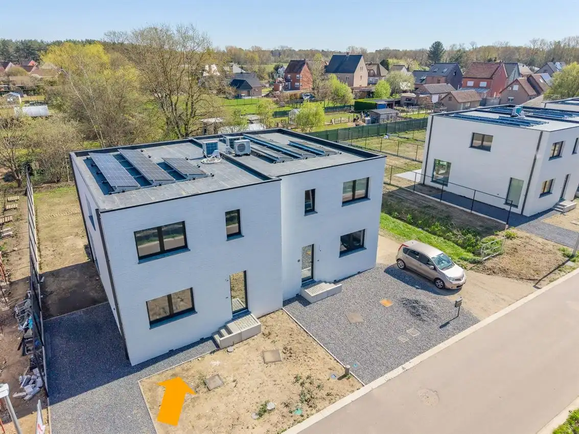 Kwalitatief afgewerkte nieuwbouwwoning met 3 slk. foto 28