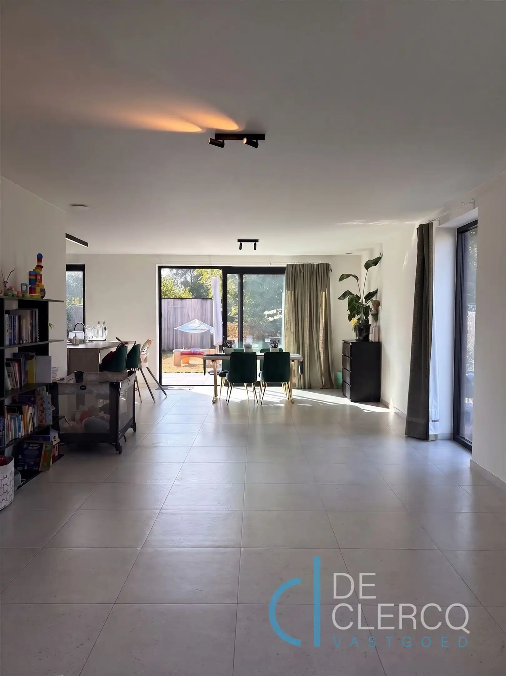 Ruime nieuwbouwwoning te huur in rustige wijk te Lochristi!  foto 2