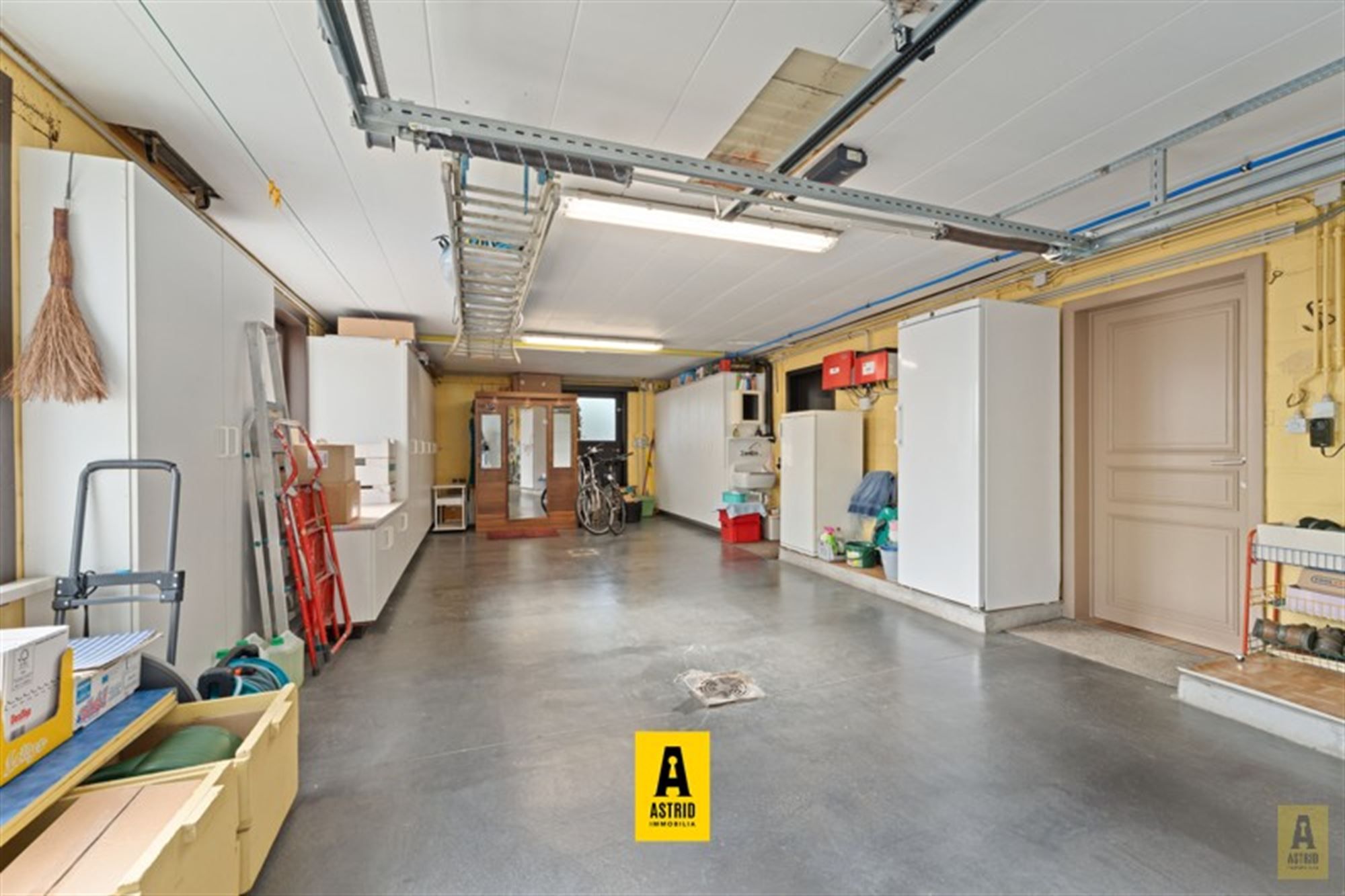 Karaktervolle voormalige dokterswoning met zee aan ruimte en mogelijkheden! foto 26