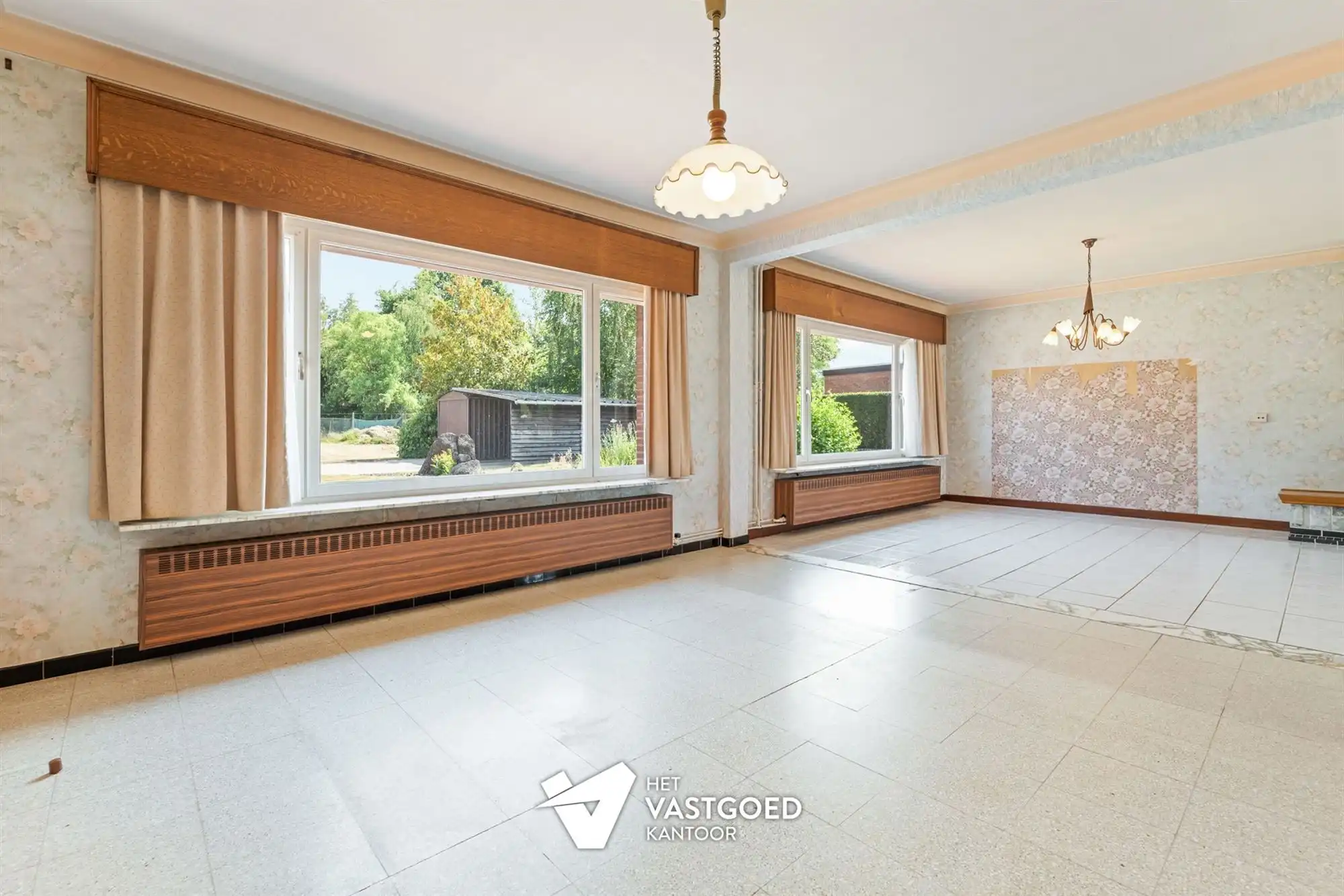 RUIME, STATIGE WONING OP GROENE LIGGING MET RUIM PERCEEL foto 6