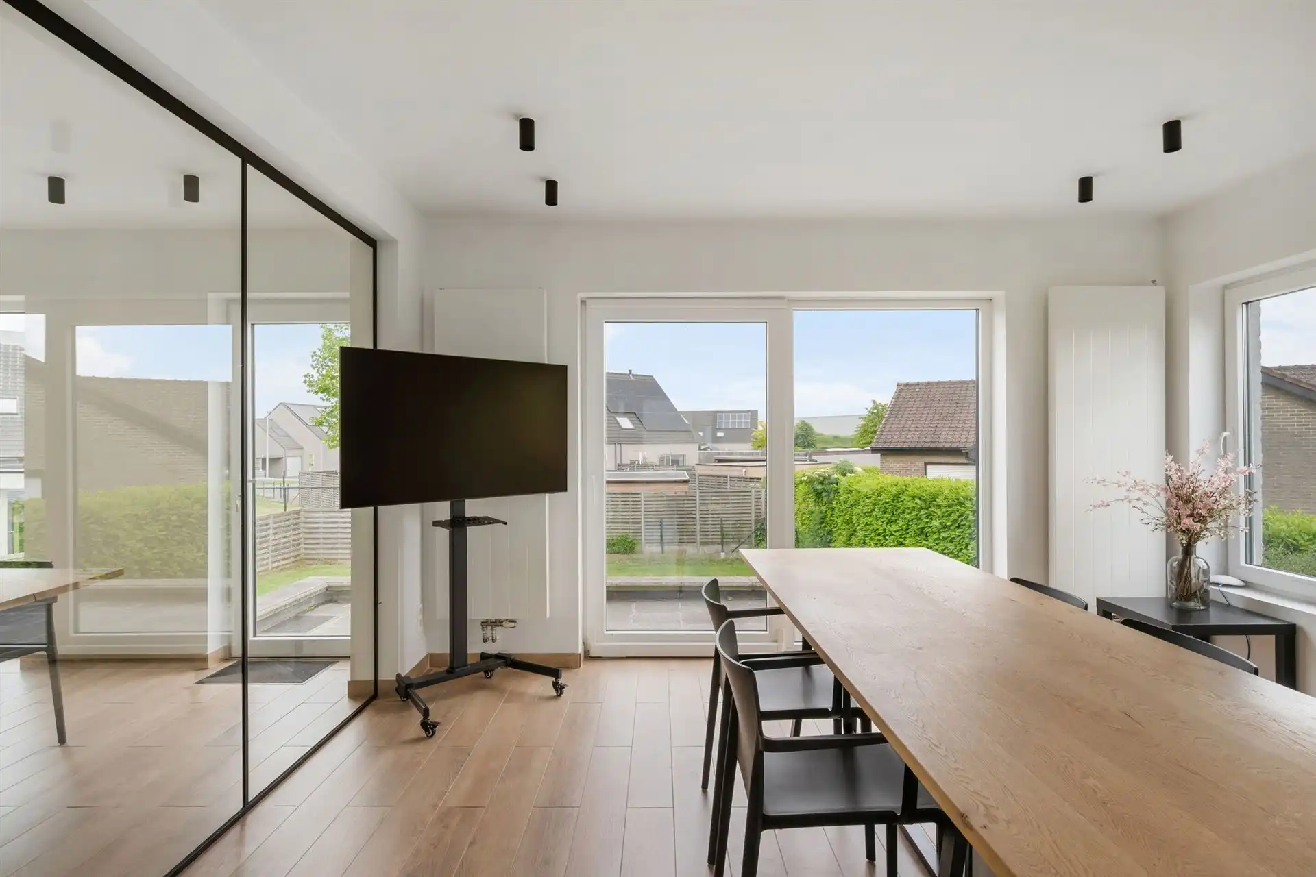 Ideaal kantoorgebouw/praktijk met appartement/extra kantoor foto 14
