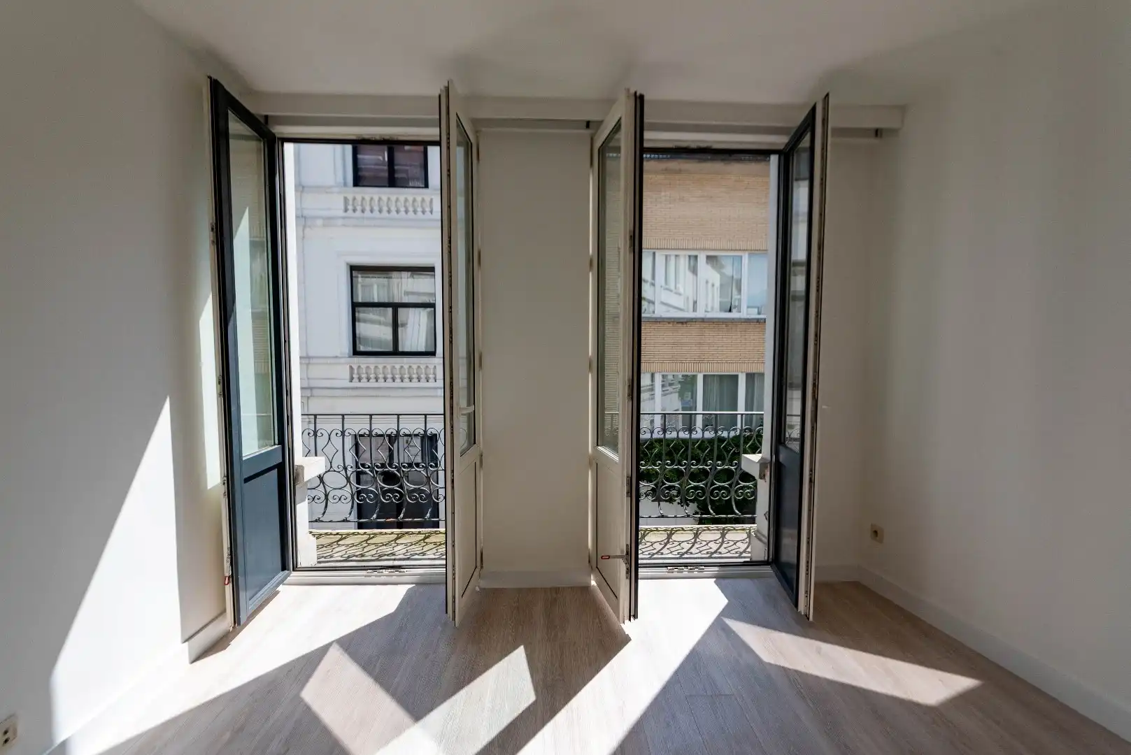 Instapklaar appartement met veel lichtinval en terras foto 12