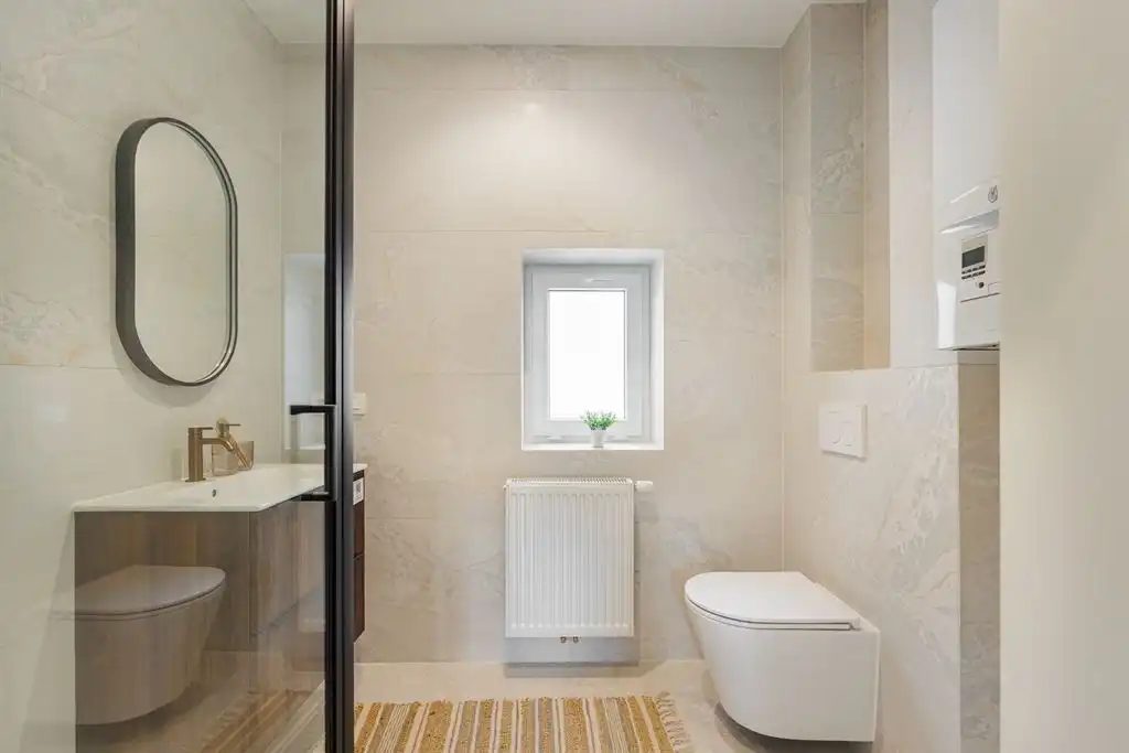 Gerenoveerd appartement met overdekt terras foto 9