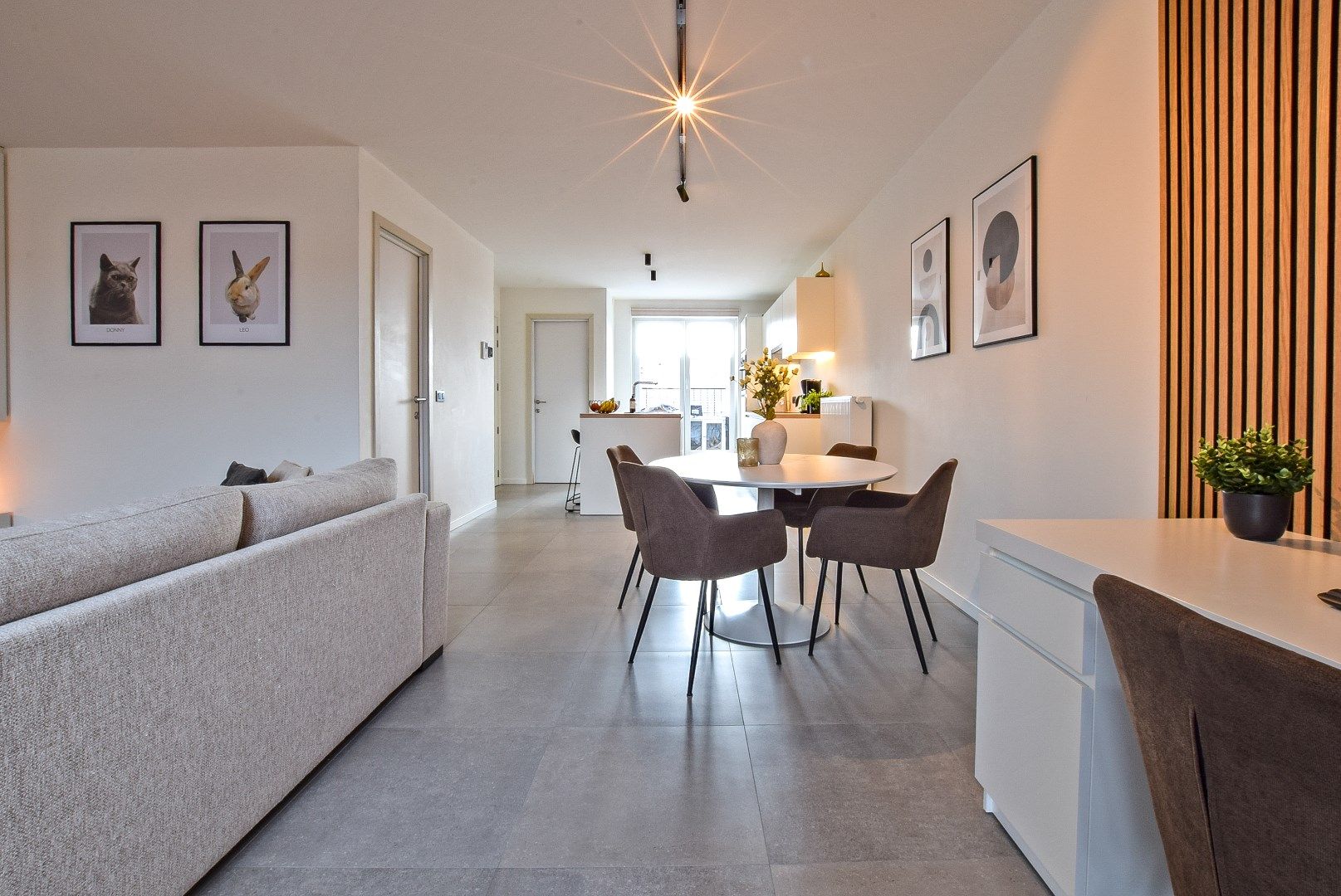 Prachtig recent (2021) duplexappartement (102 m²) met 2 slaapkamers te Nieuwpoort stad. foto 6