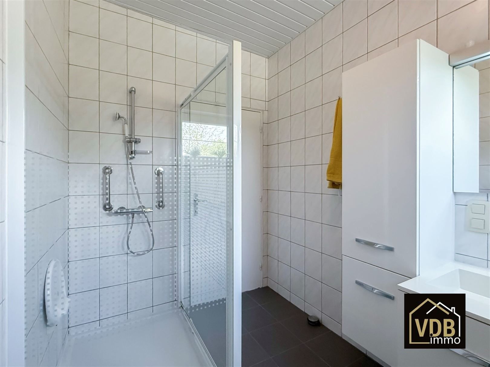 WONING MET 3 SLAAPKAMERS - GARAGE EN LEUKE TUIN foto 38