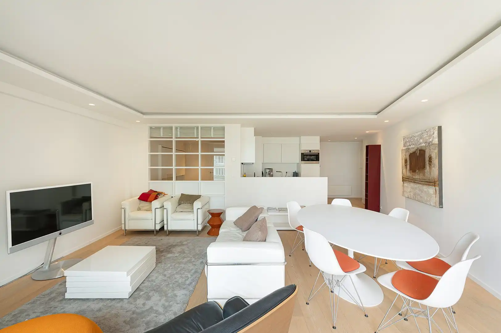 Hedendaags appartement genietend van een open zicht, centraal gelegen op de Kustlaan in het Zoute. foto 2