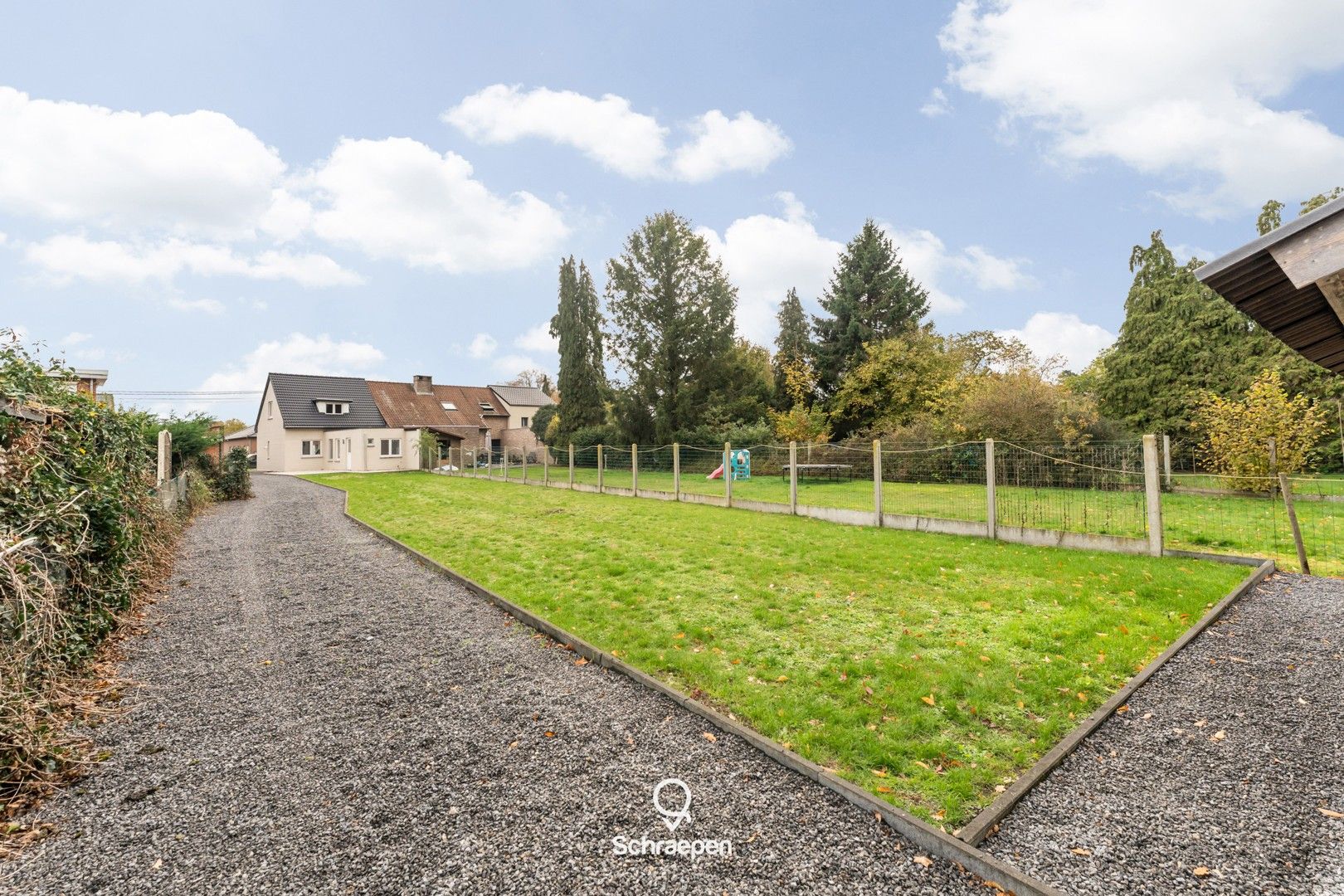 Karaktervolle woning met 2 slpks op een perceel van circa 8,5 are te Genk! foto 22