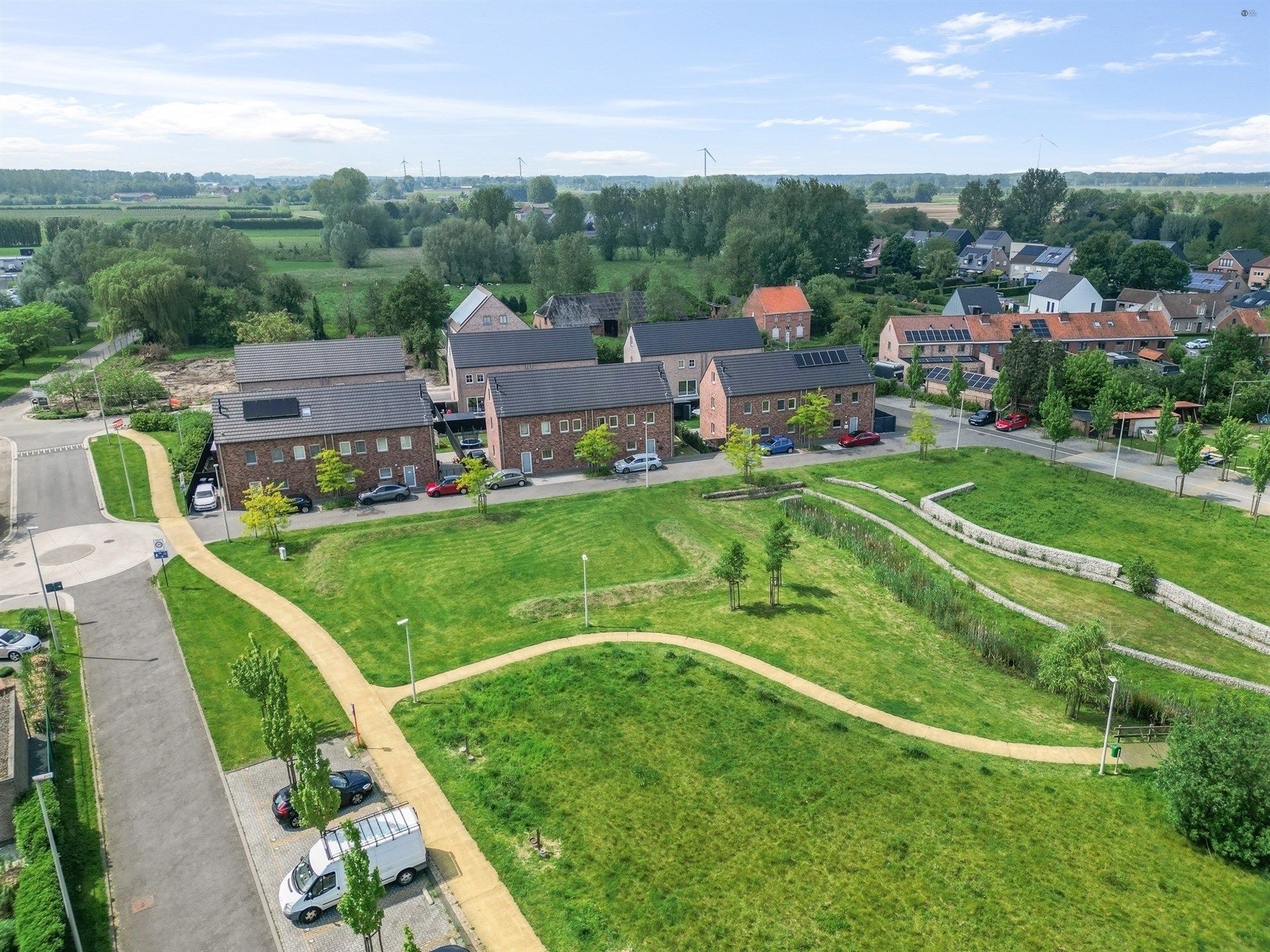 Kwalitatieve rijwoning te Vrasene foto 15