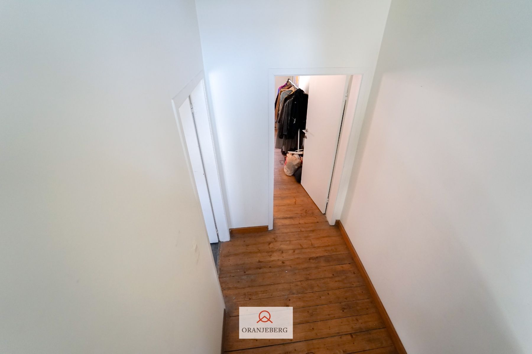Ruime gerenoveerde burgerwoning nabij de Visserij foto 21