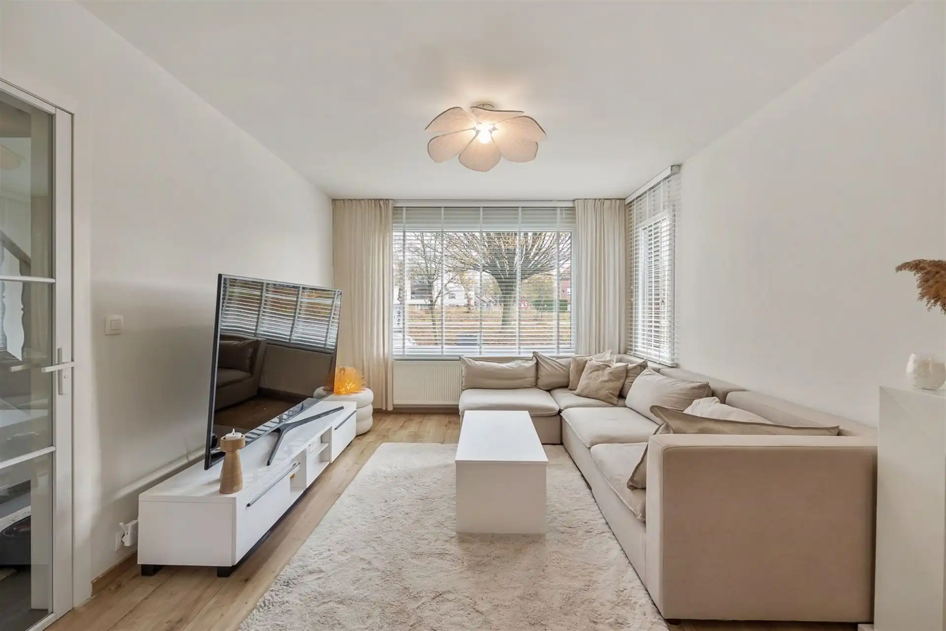 Instapklare woning met 3 slpk's op een TOPlocatie te Schoten! foto 2