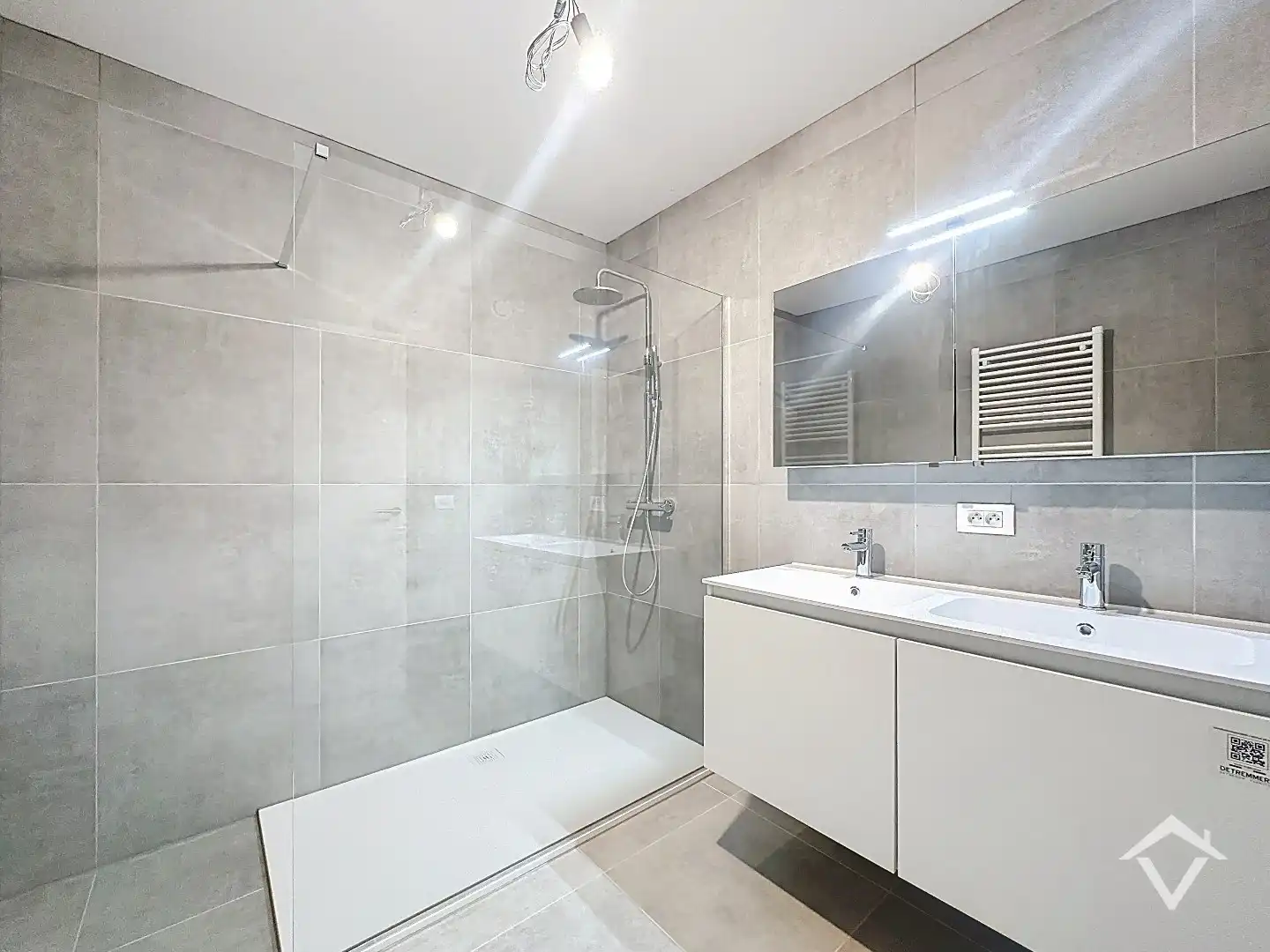 Wonen nabij jachthaven en zee - ruim appartement met terras en drie slaapkamers foto 17