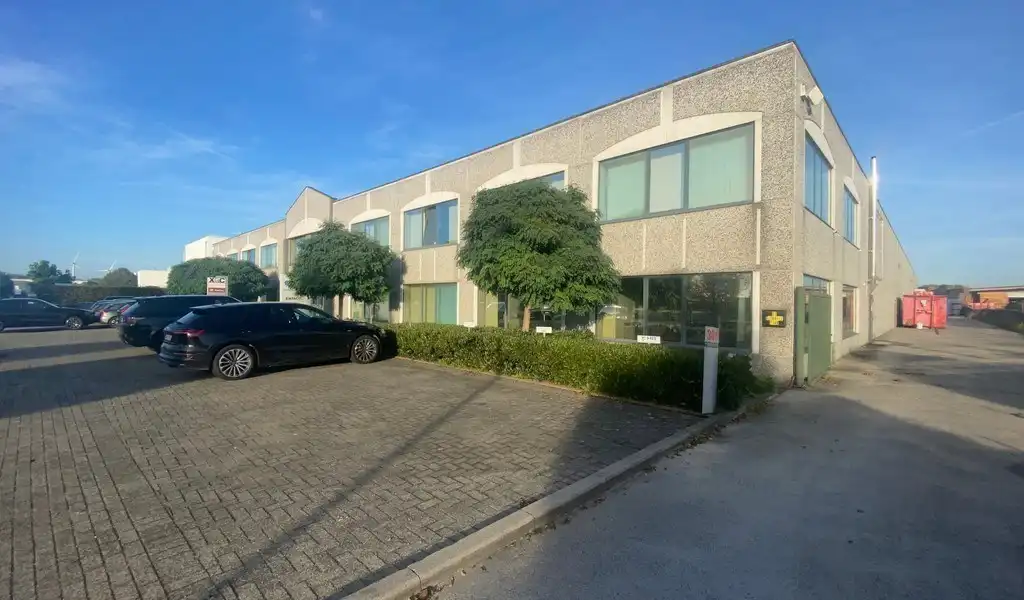 Instapklaar kantoor te huur in Brandstraat in Lokeren foto {{pictureIndex}}