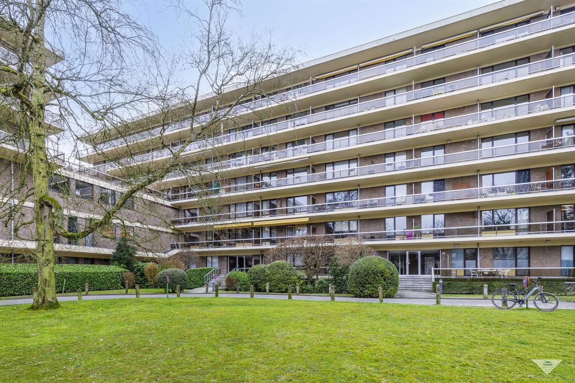 Aangename studio met groot terras en groen uitzicht foto 11