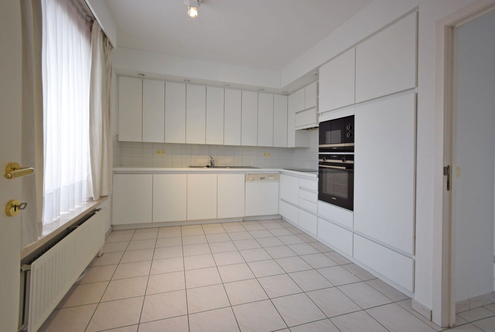 APPARTEMENT MET DRIE SLAAPKAMERS EN TERRAS NABIJ CENTRUM ROESELARE foto 5
