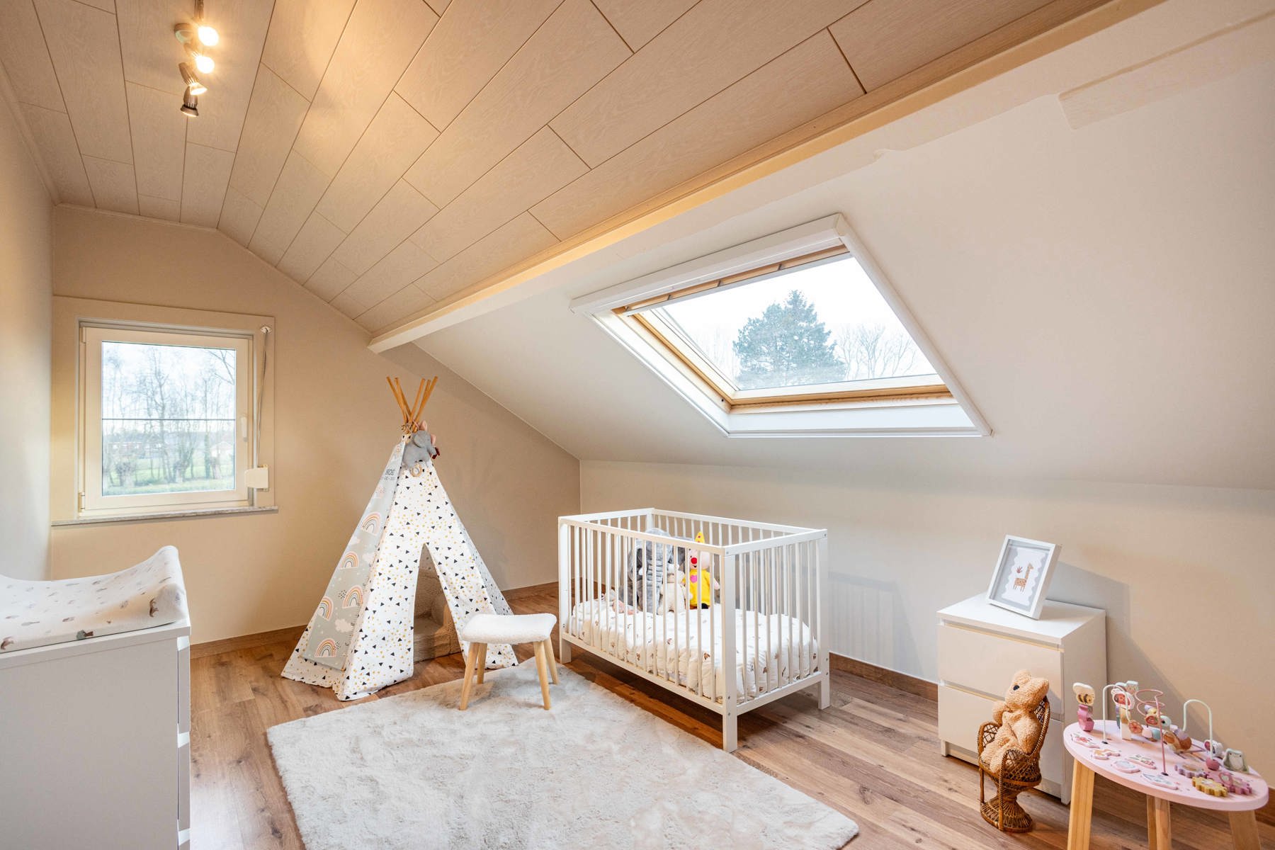 Instapklare woning met 5 slaapkamers in landelijke buurt. foto 30