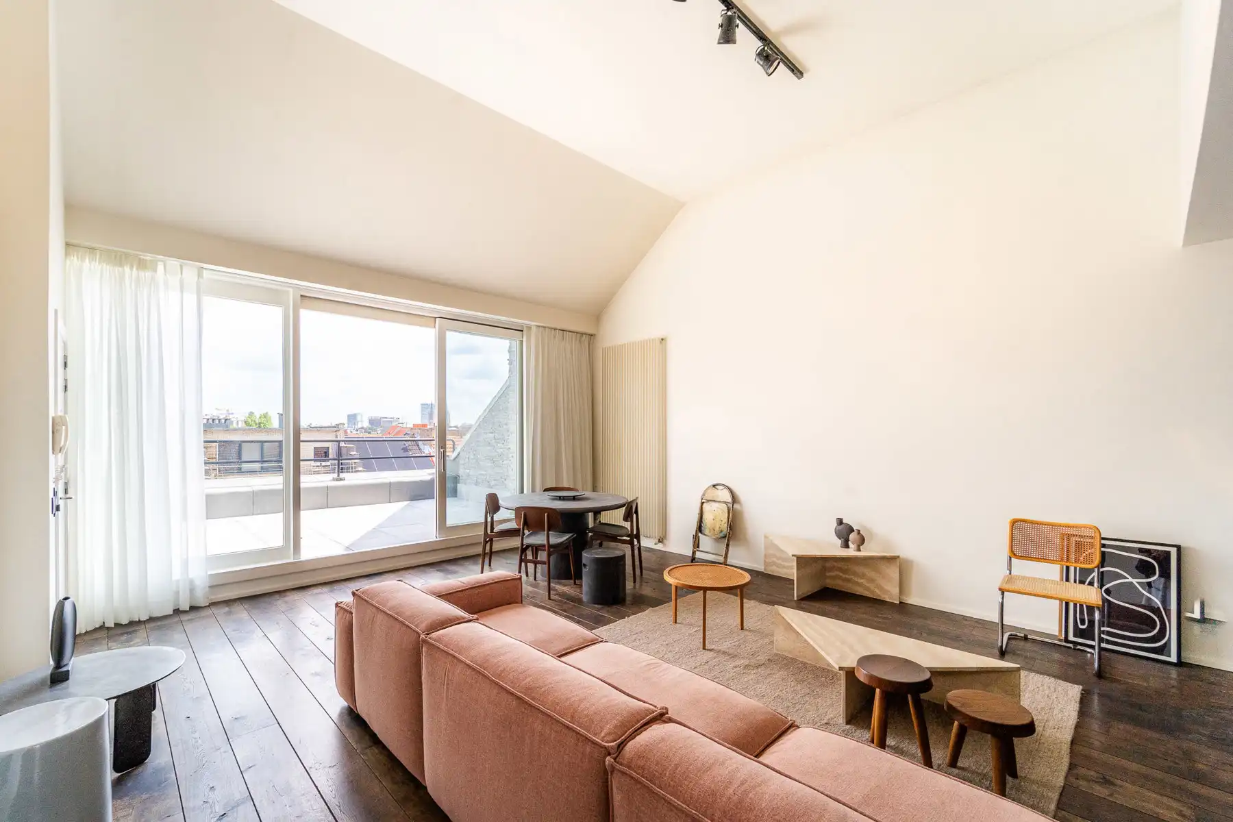 Gemeubelde penthouse met riante terrassen op ’t Zuid, uniek! foto {{pictureIndex}}