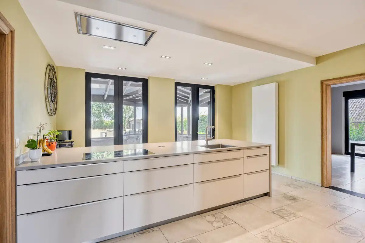 TIJDLOZE VOLLEDIG GERENOVEERDE VILLA OP EEN PERCEEL VAN 16A81CA TE RIEMST foto 14