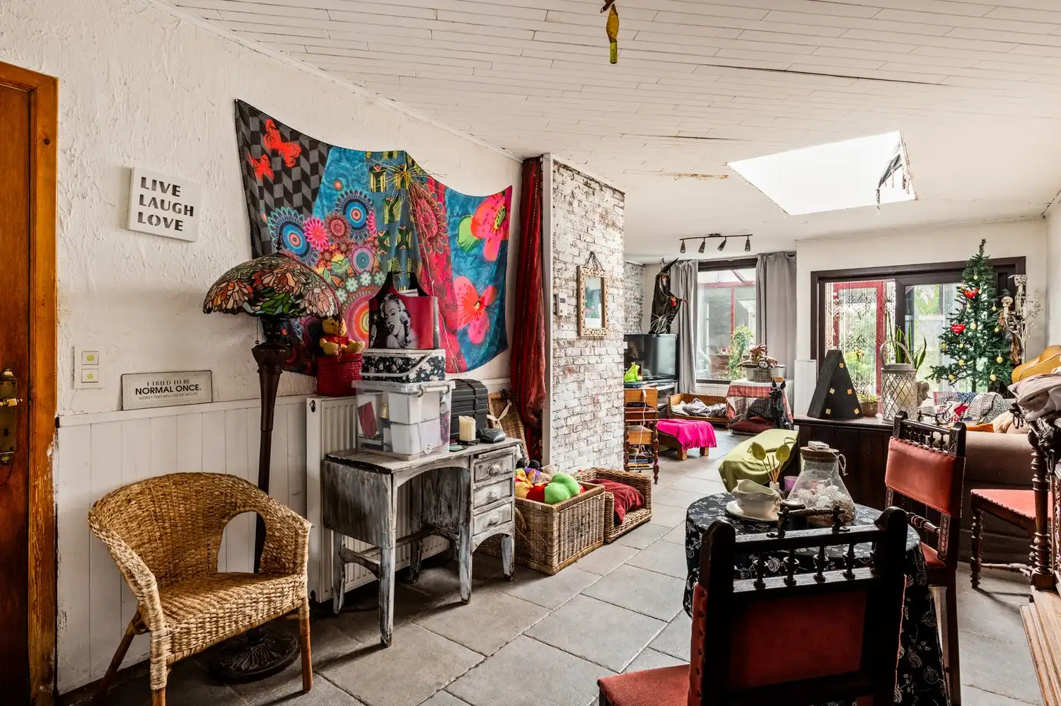 Gedeeltelijk te renoveren rijwoning met 3 slaapkamers, tuin en veel potentieel in Merksem! foto 5