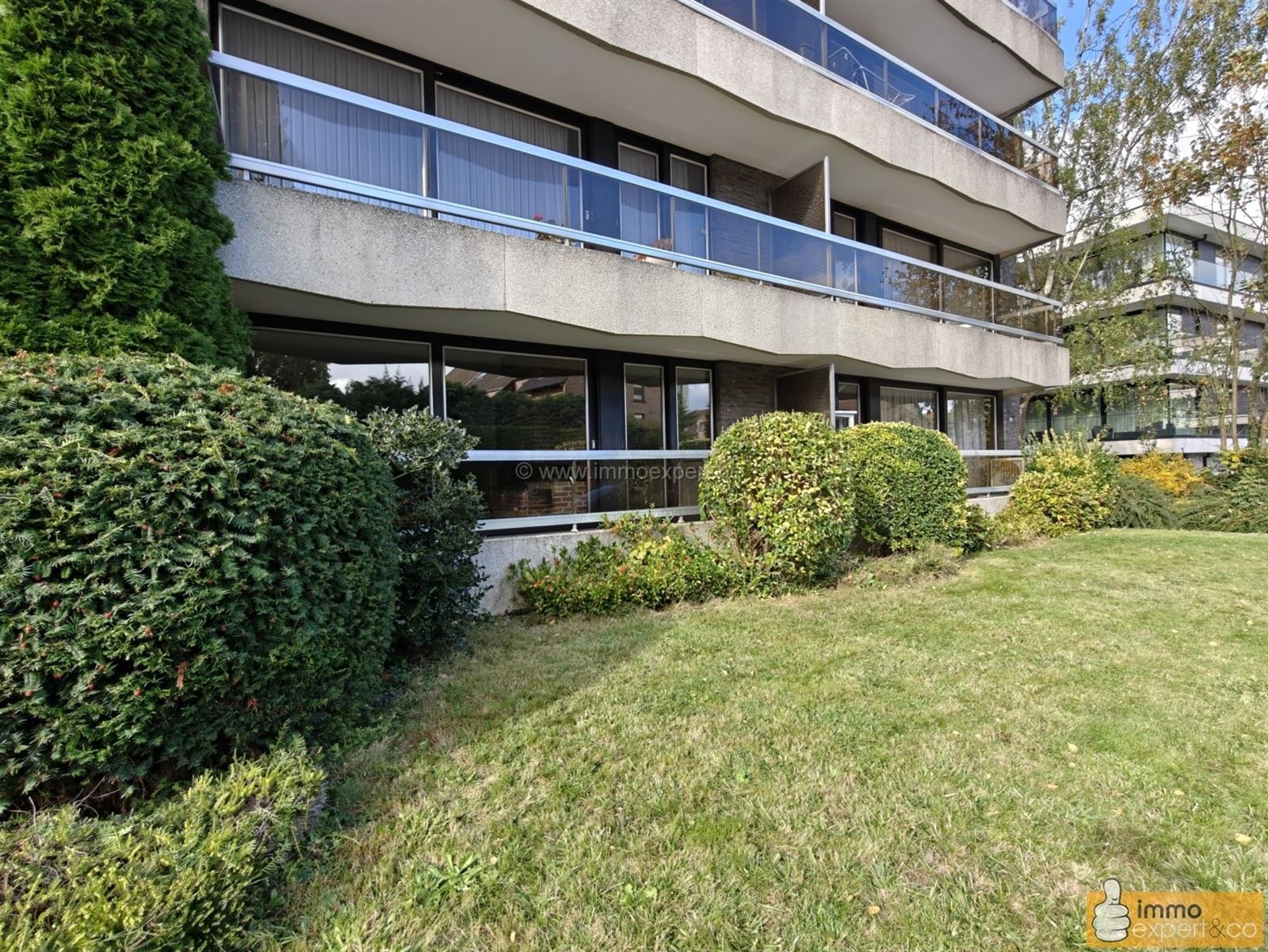 STOMBEEK-BEVER: Ruim appartement + tuin + garage. foto 2