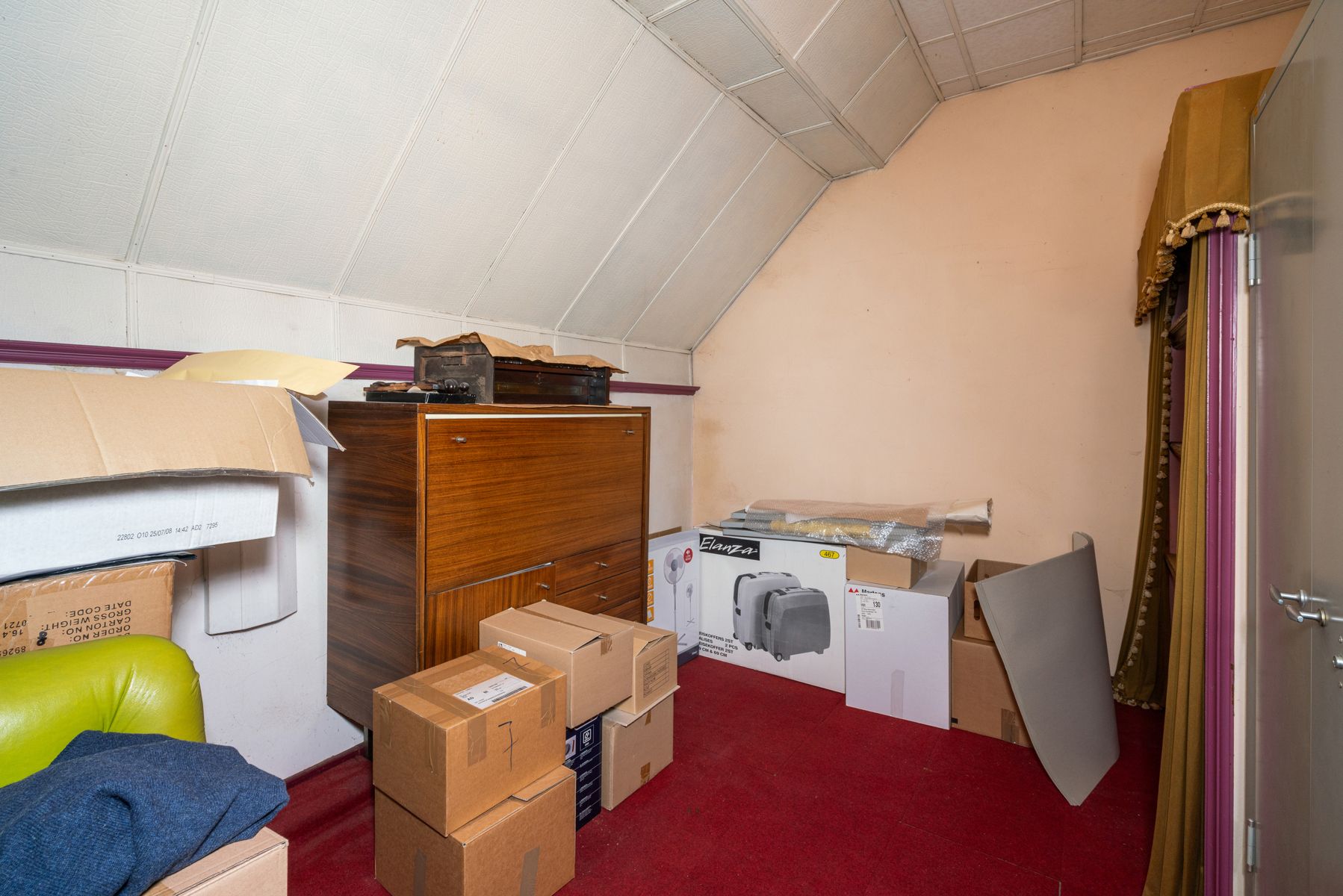 Te renoveren woning met 4 slaapkamers en mooie tuin in het rustige Haaltert foto 13