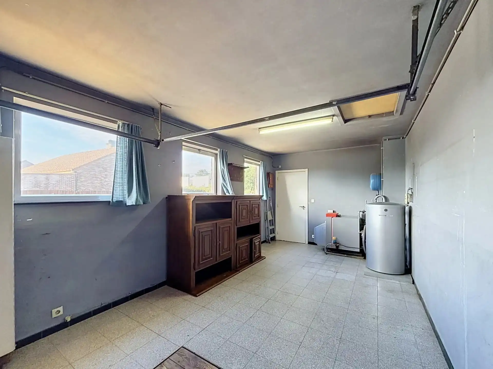 Te renoveren gelijkvloerse woning met 3 slaapkamers op een ruim perceel. foto 21