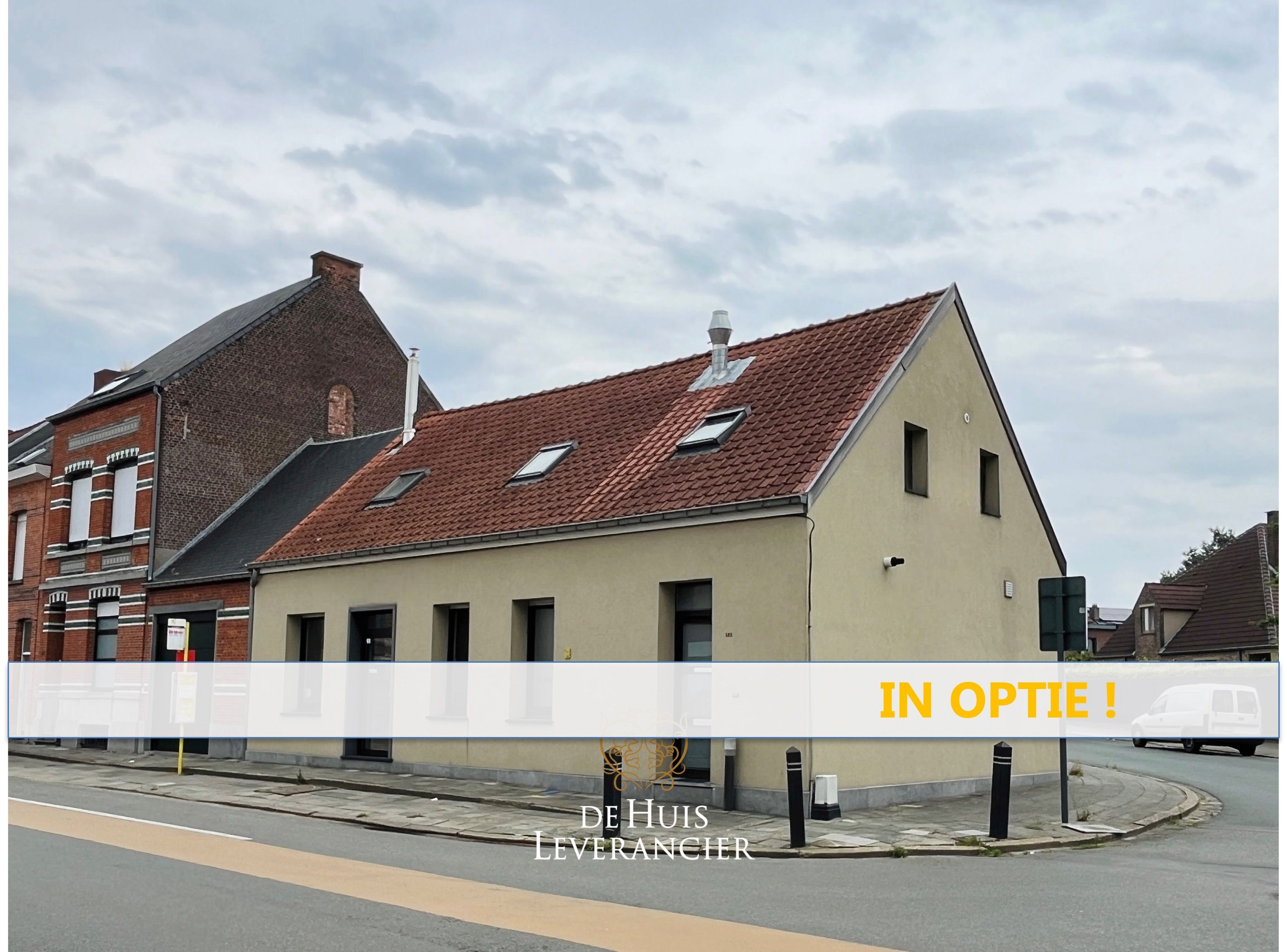 Moderne stadshoeve met 3 slaapkamers te koop in Kontich foto {{pictureIndex}}