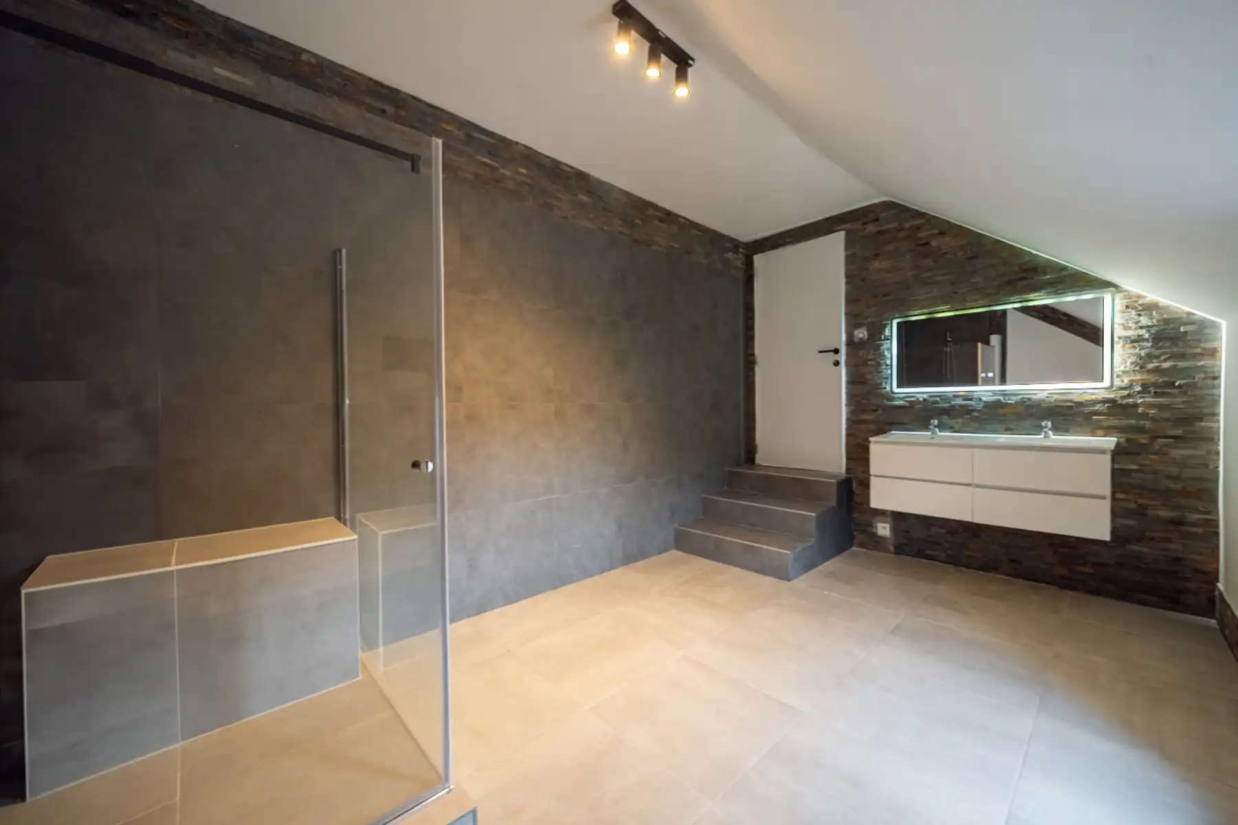 Karakteristieke HOB met 4 slpk in centrum Heist foto 14