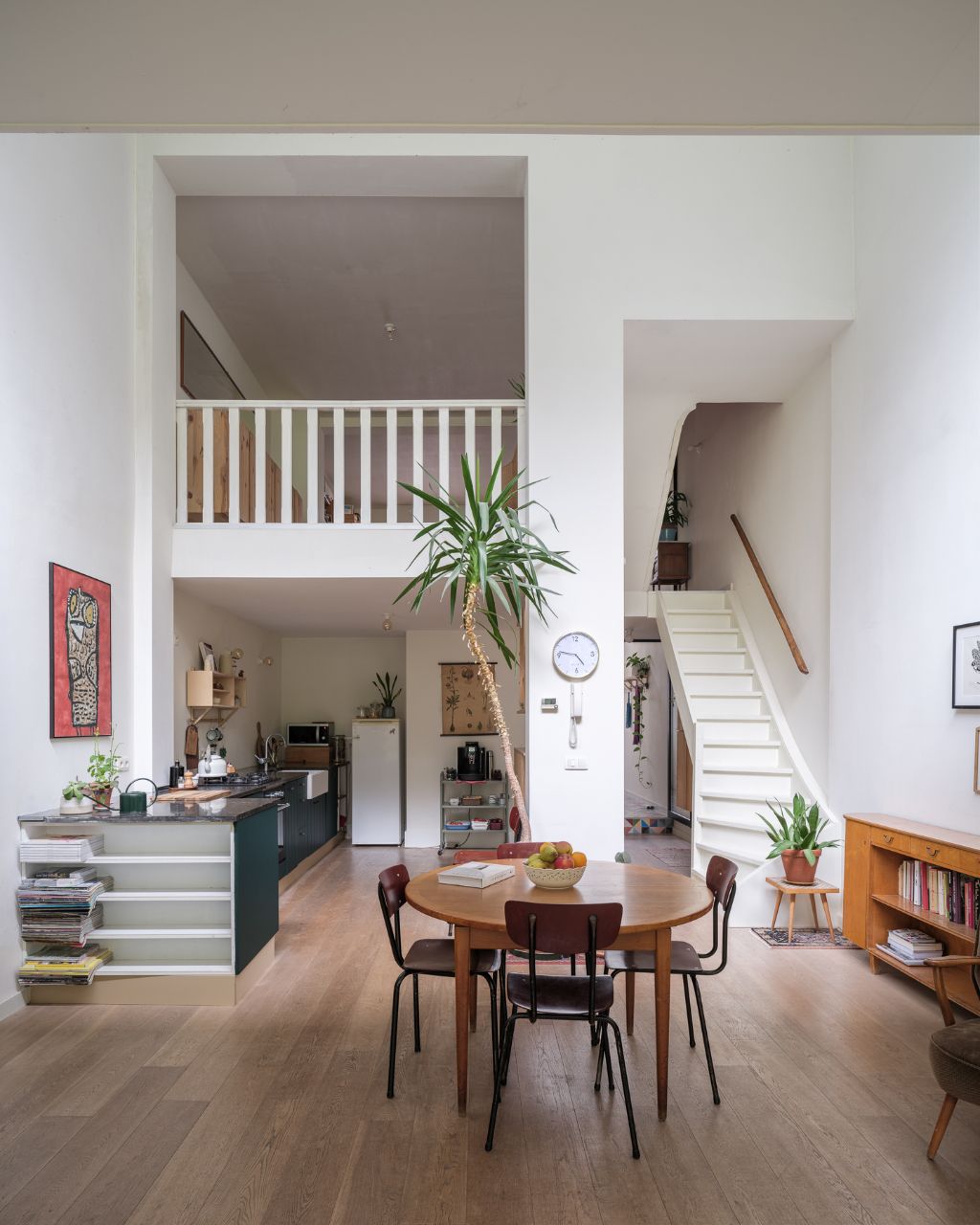 Karaktervolle burgerwoning met hedendaagse architecturale ruimtelijkheid met 3 slaapkamers, stadstuin en garage. foto 6