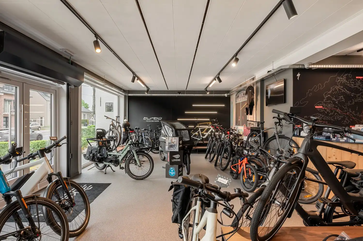 Opbrengsteigendom te koop – Handelsgelijkvloers + magazijnen foto 20