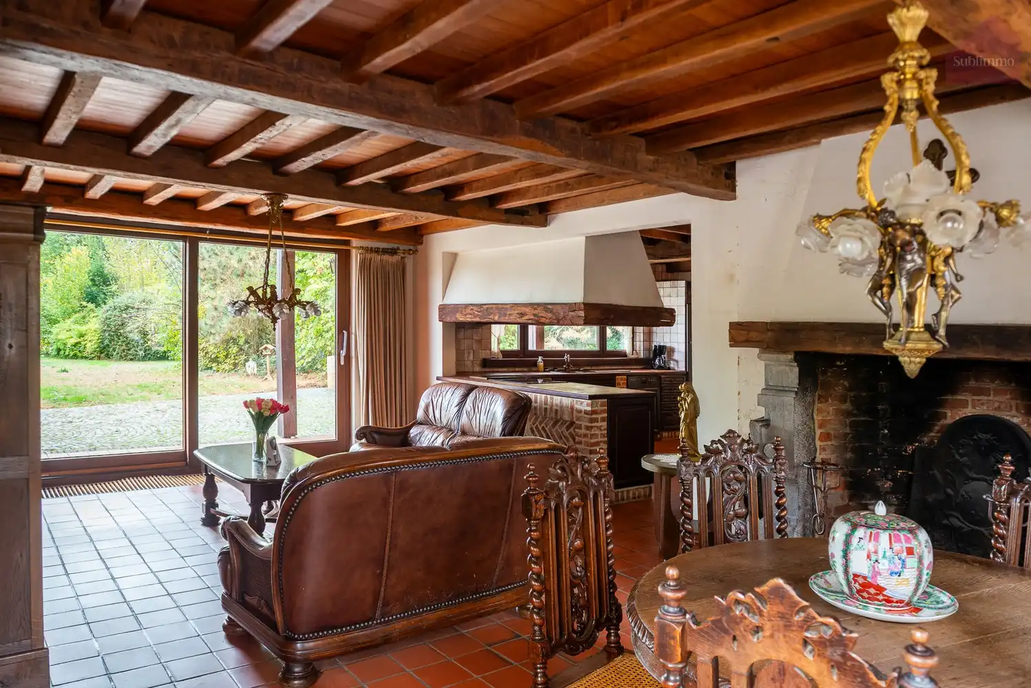 Ruime gezinswoning met 6 slaapkamers op een uitzonderlijk groot perceel van 21a 73ca foto 4