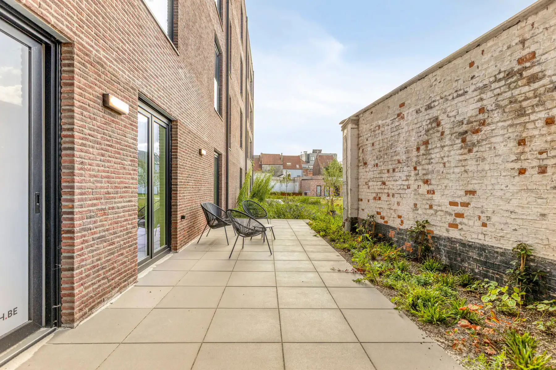 Geschilderd gelijkvloers appartement op topligging! foto 8