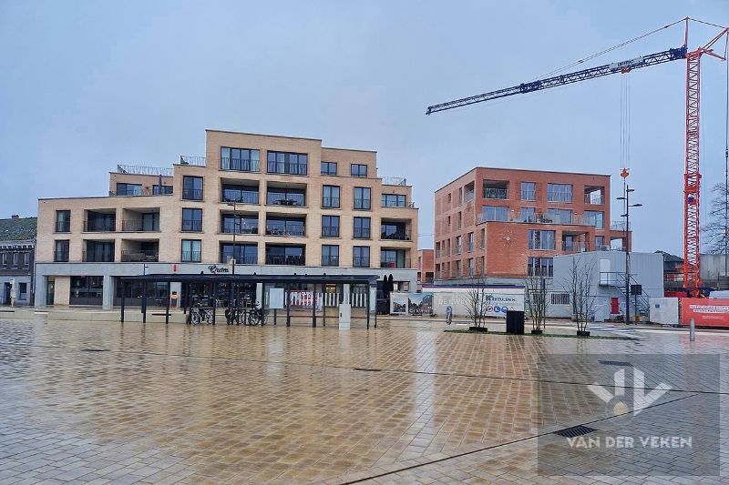 Casco en centraal gelegen nieuwbouw handelsgelijkvloers (160m²) met gezellig terras (130m²) foto 3