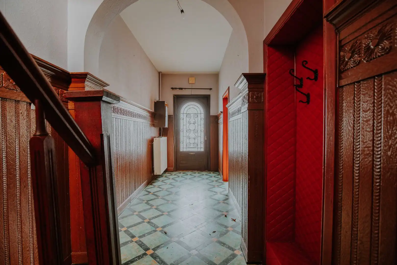 Woning in het centrum met loods of magazijn foto 14