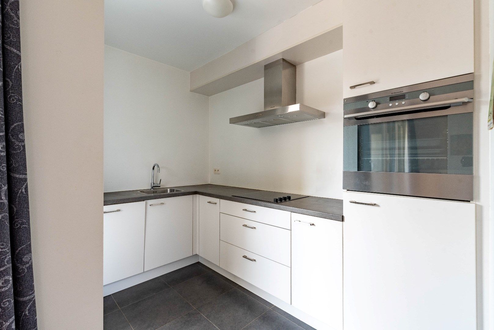 Modern appartement met terras en autostaanplaats foto 11