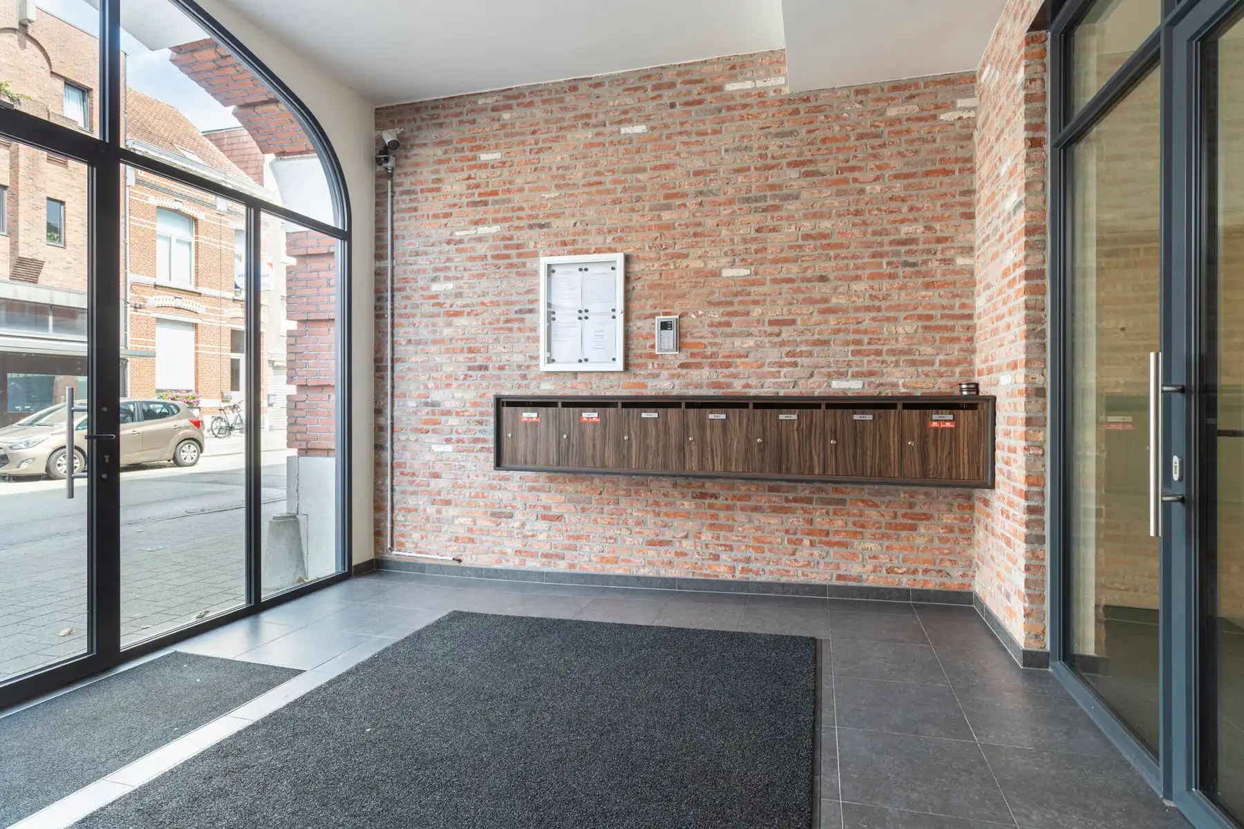 Instapklaar gelijkvloers appartement met tuin in Turnhout. foto 2