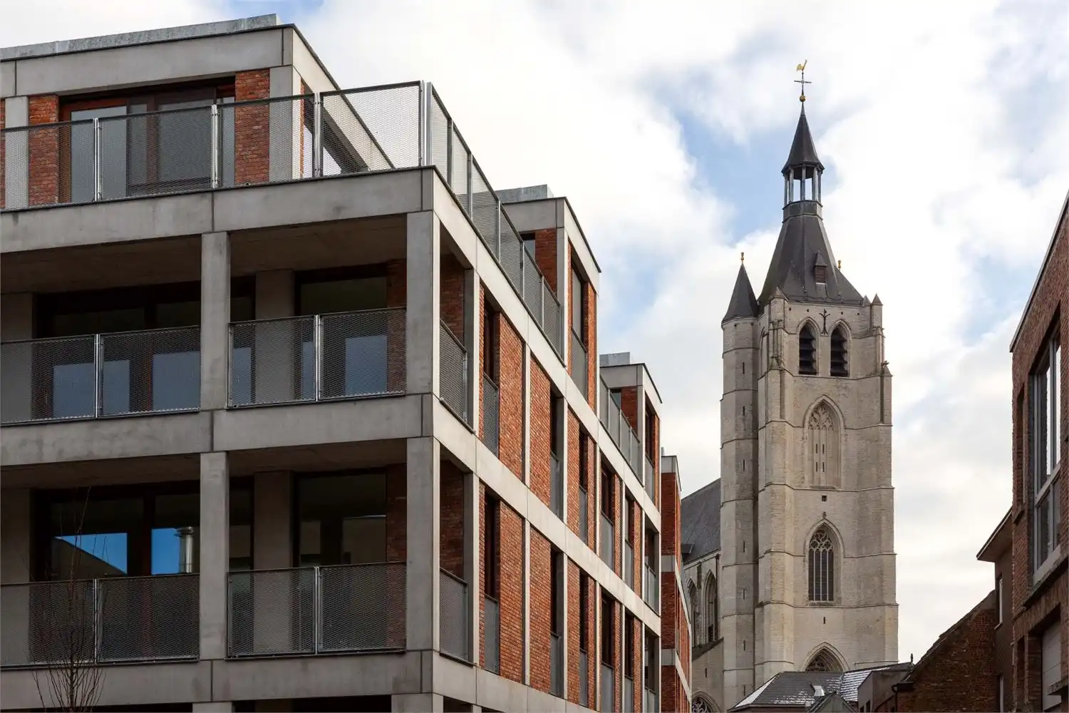 LAATSTE NIEUWBOUW COMMERCIËLE UNITS IN HET HIPPE PORTIER 51 foto 2