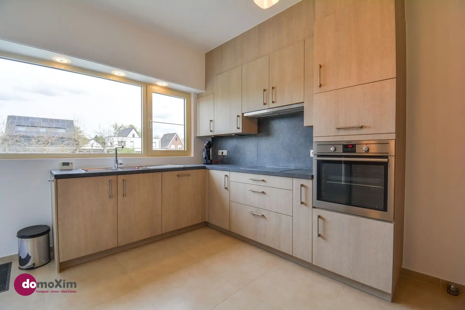 Ruime woning met kantoorruimte in het centrum van Hever foto 12