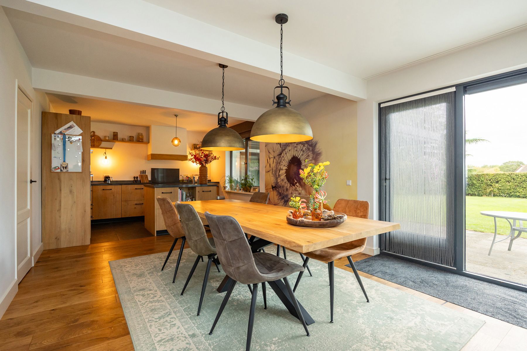 Gerenoveerde gezinswoning met zonrijke tuin op ca 1.081 m². foto 14