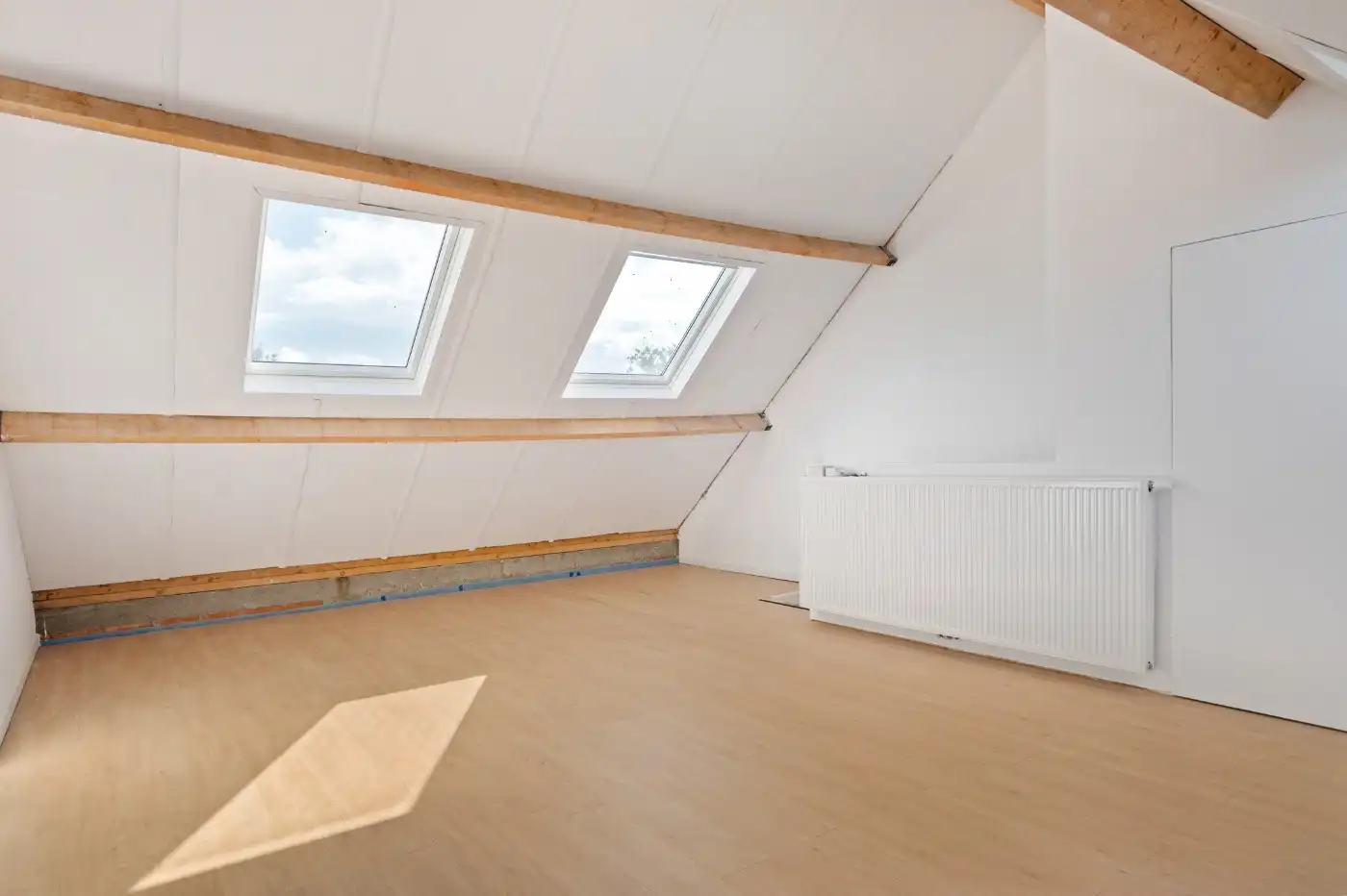 Deels gerenoveerde gezinswoning met 3 à 4 slpk. en tuin foto 18