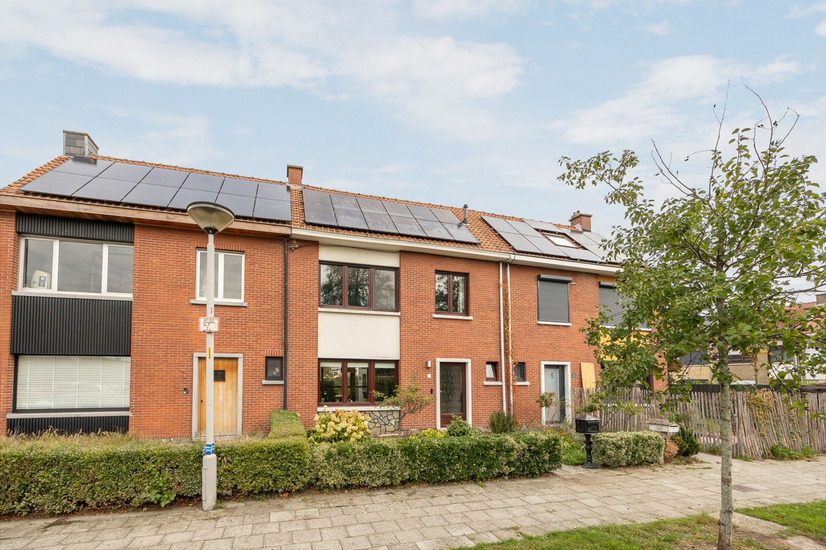 WONING MET TUIN EN GARAGE - 4 SLAAPKAMERS foto {{pictureIndex}}