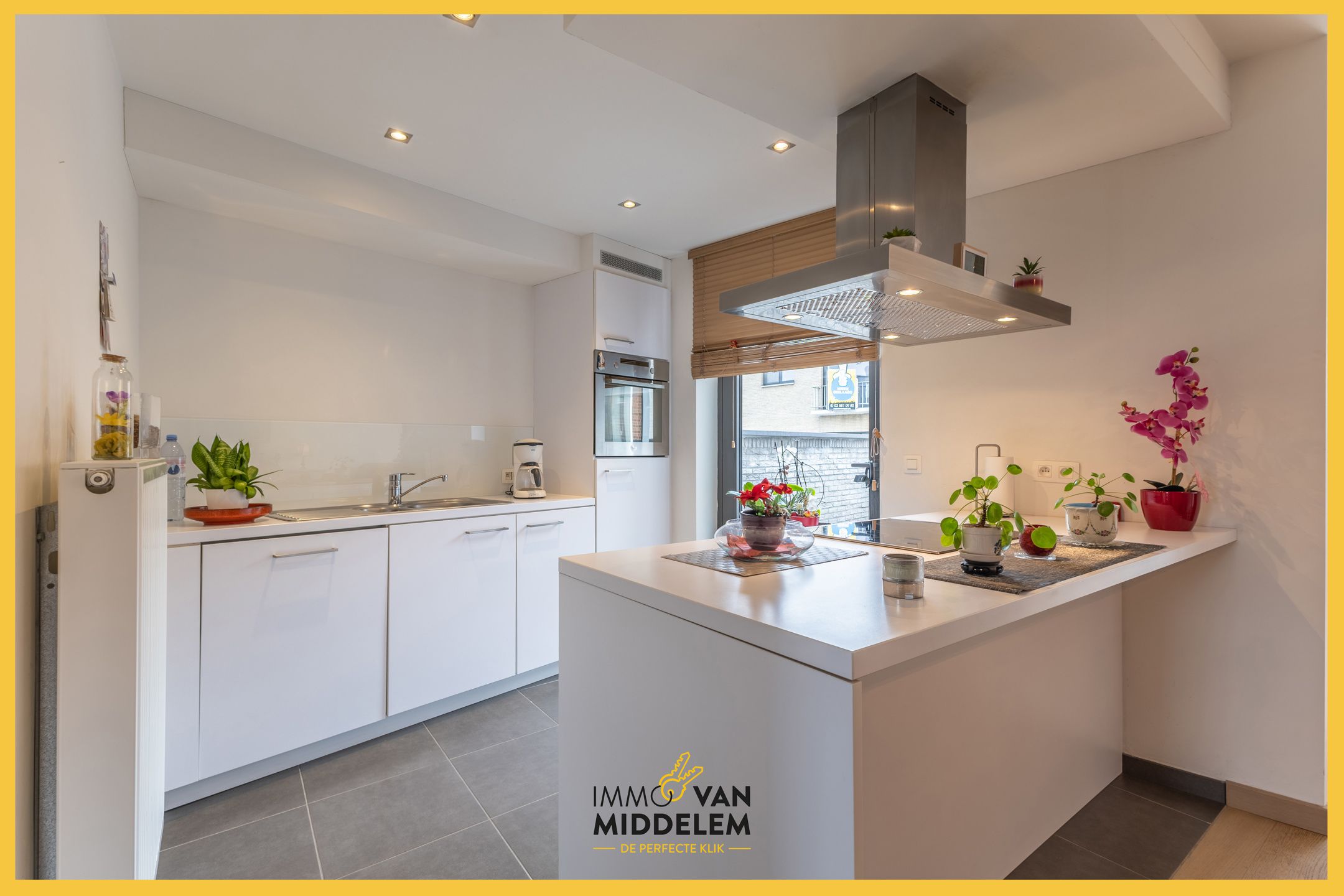 INSTAPKLAAR GELIJKVLOERS 2-KAMER APPARTEMENT - GROOT TERRAS foto 3