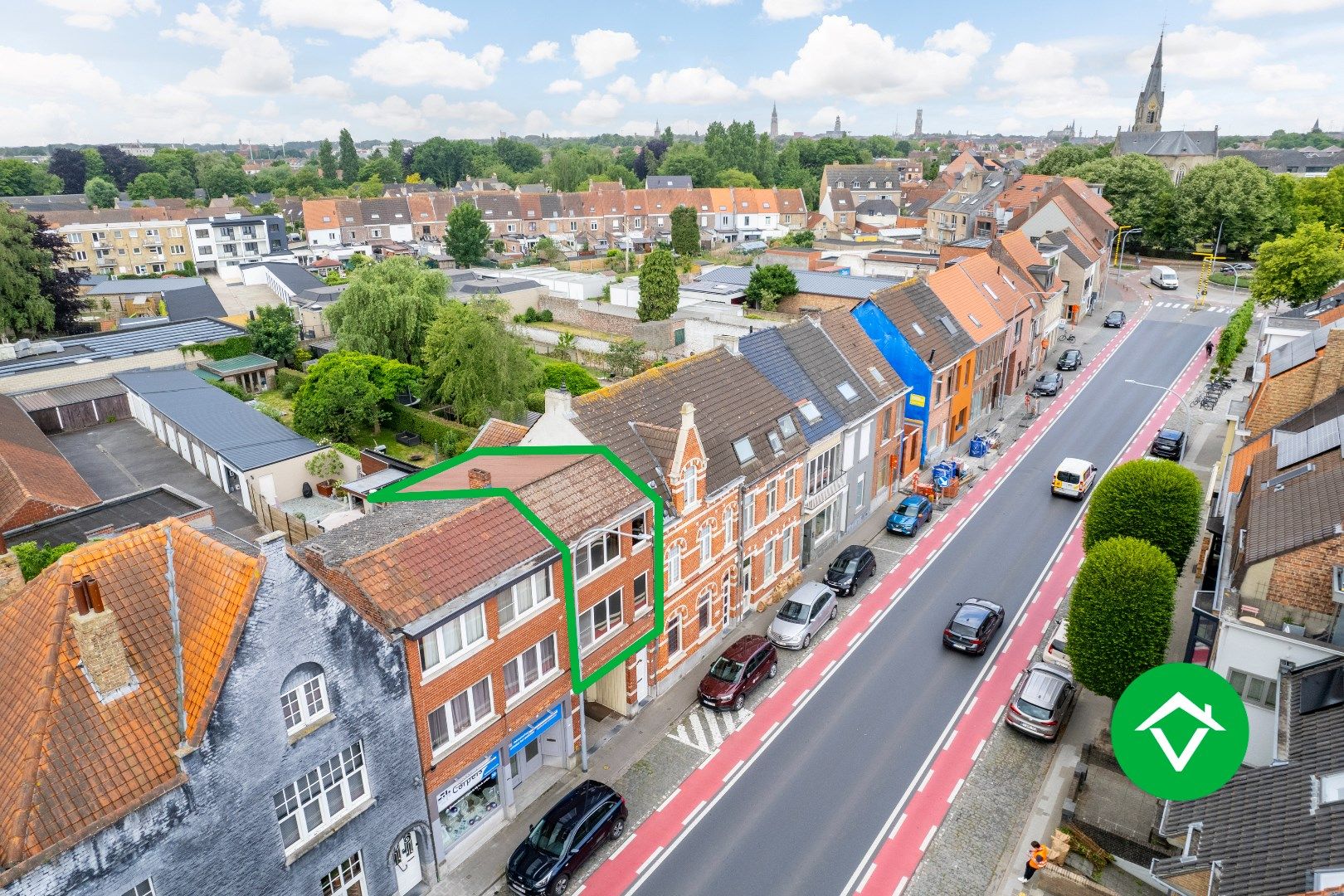 Charmante gezinswoning met twee slaapkamers en afgesloten garagebox te Sint-Kruis (Brugge) foto 2