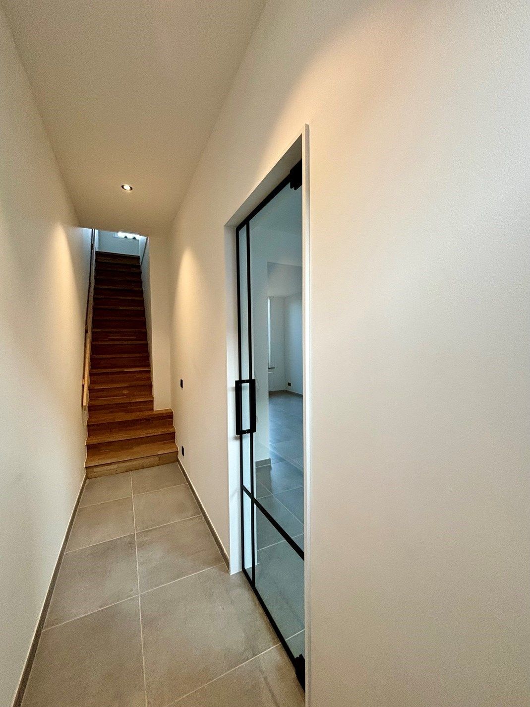 Instapklare, knap gerenoveerde rijwoning op wandelafstand van het centrum van Kuurne. foto 4