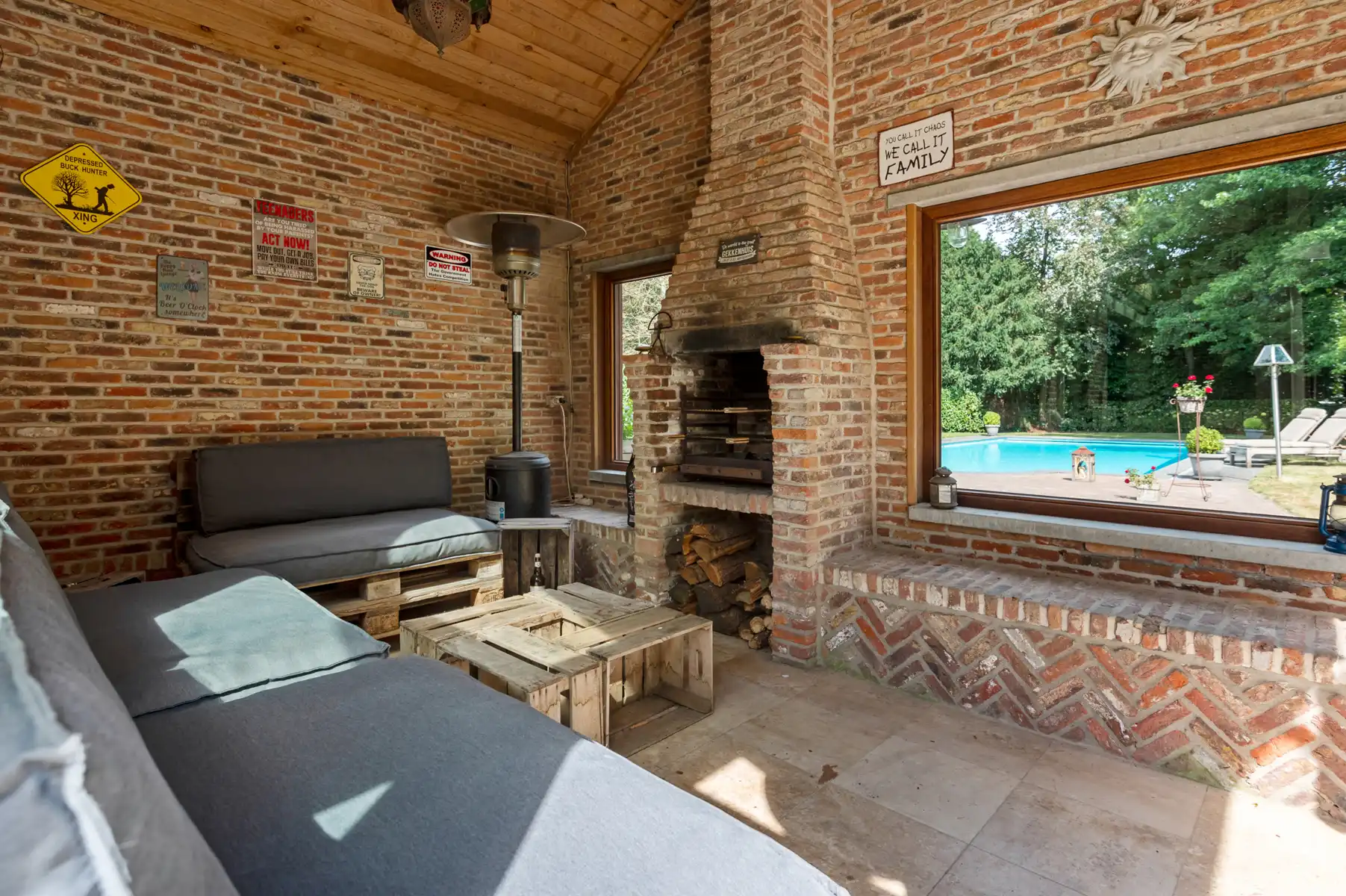 Ruime villa met aparte praktijkruimte op ca. 2.168 m2. foto 24