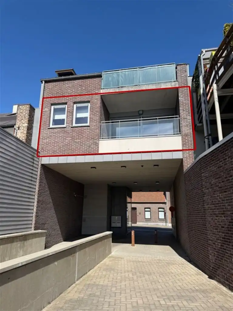 Ruim 1-slaapkamerappartement met 2 terrassen en autostaanplaats op een toplocatie in het centrum van Bree.  foto 14