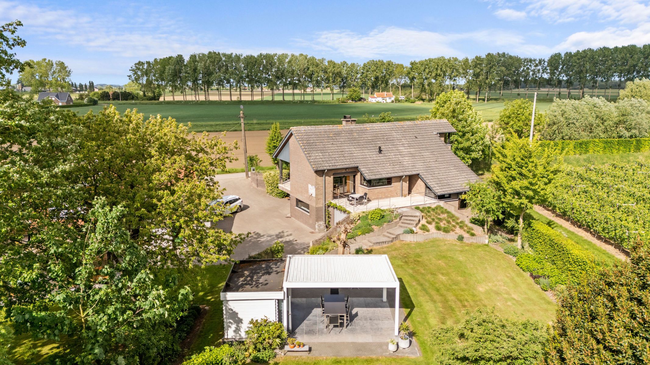 Open bebouwing met 360° landelijk zicht en 2 garages foto 3
