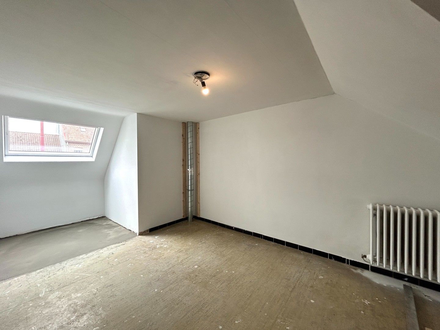 Recent gerenoveerde halfopen bebouwing met 4 kamers te Marialoop (Meulebeke)! foto 18